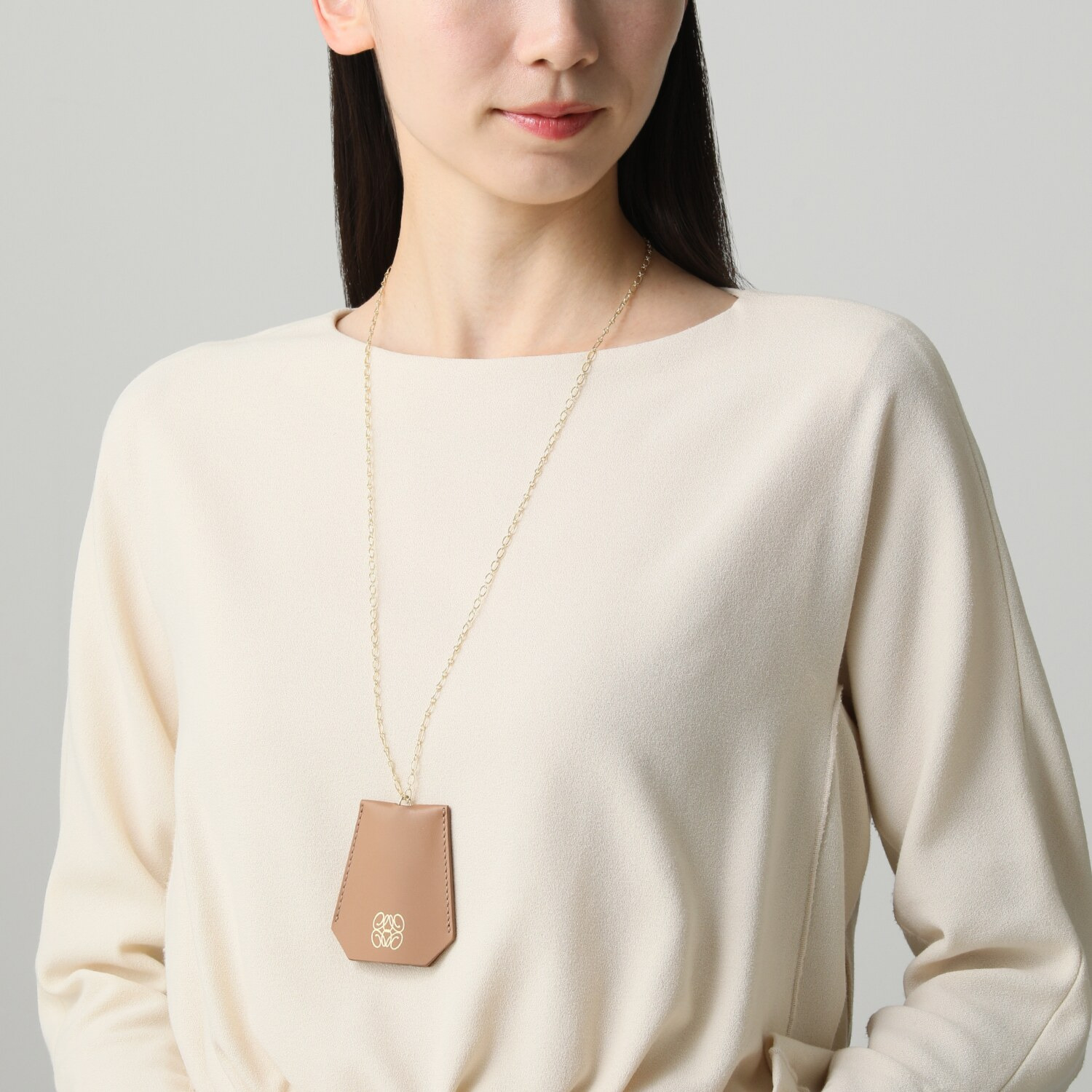 エアリーフェアリー クロシェットモティーフ ロングレザーネックレス シークレットホイッスル付