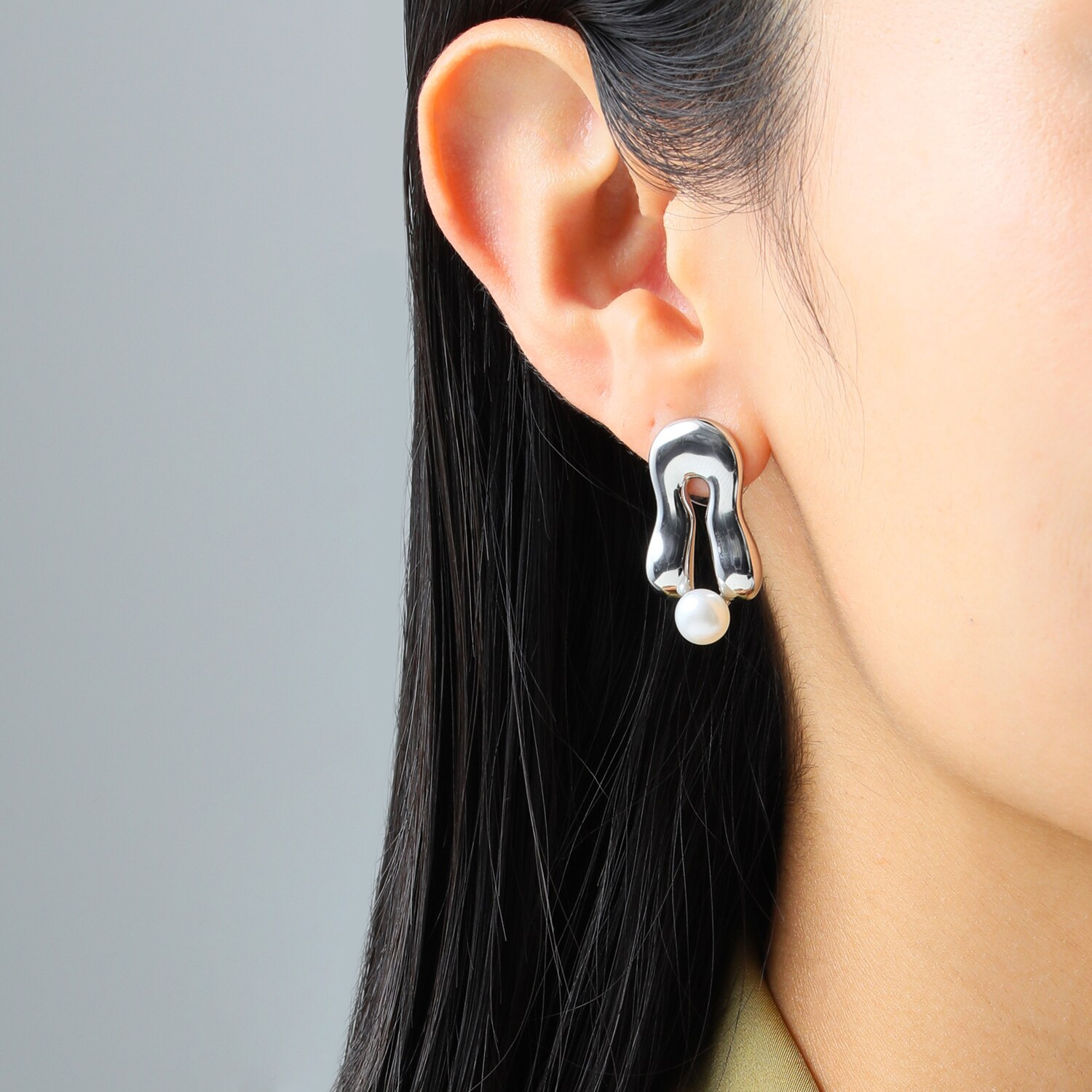 エアリーフェアリー 淡水パール＆メタル モダンアートスタイル イヤリング／ピアス