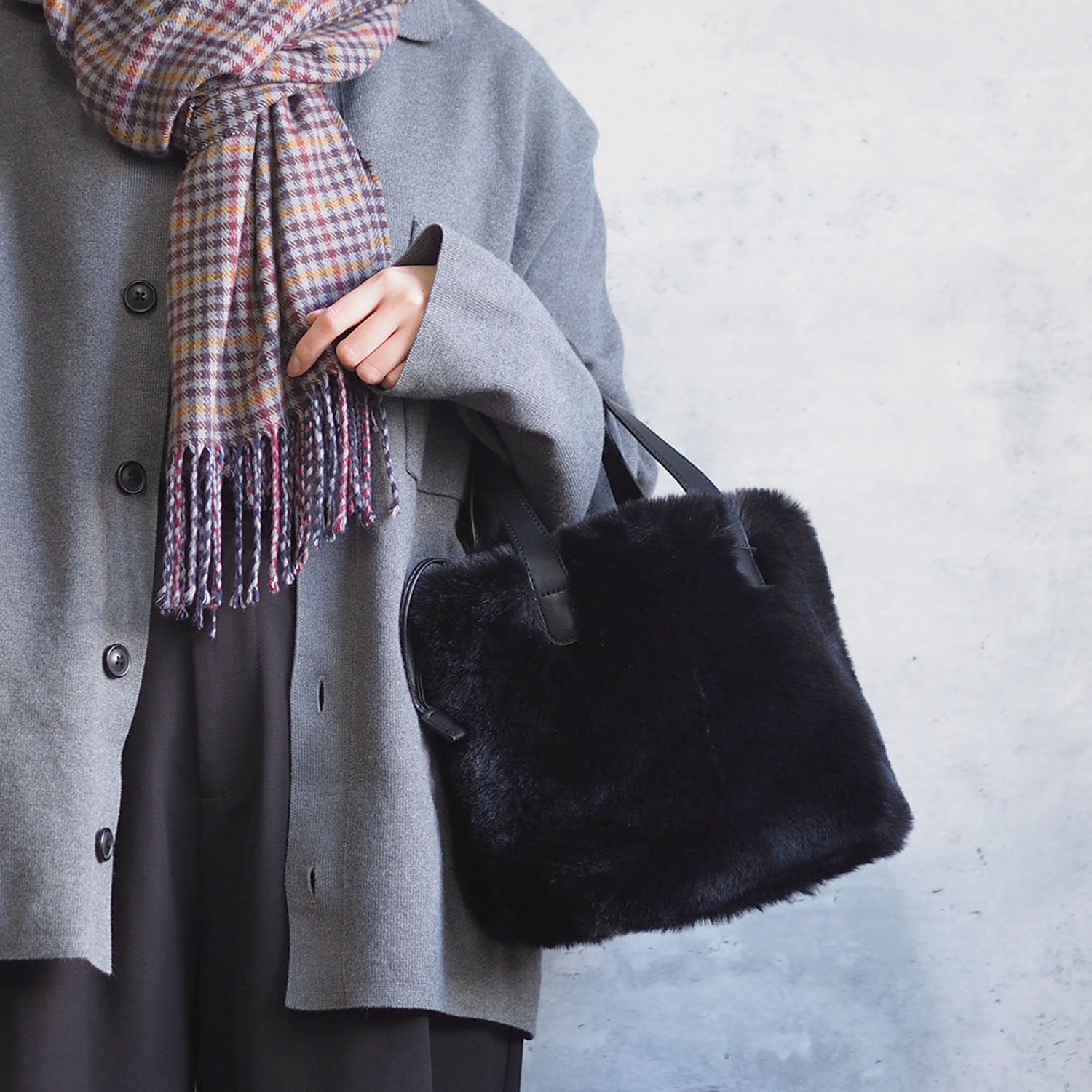 グッシオイタリー フェイクファー ミニバッグ