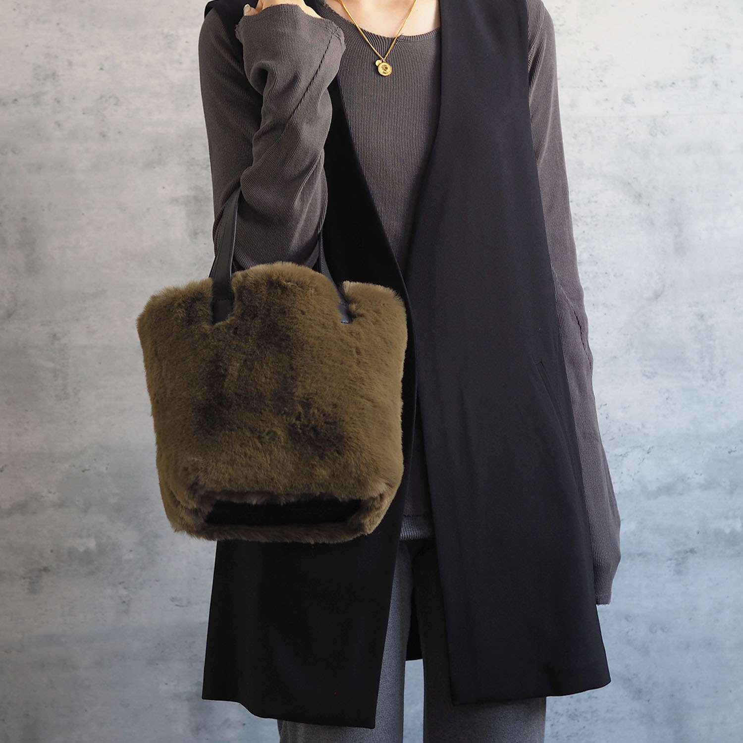 グッシオイタリー フェイクファー ミニバッグ