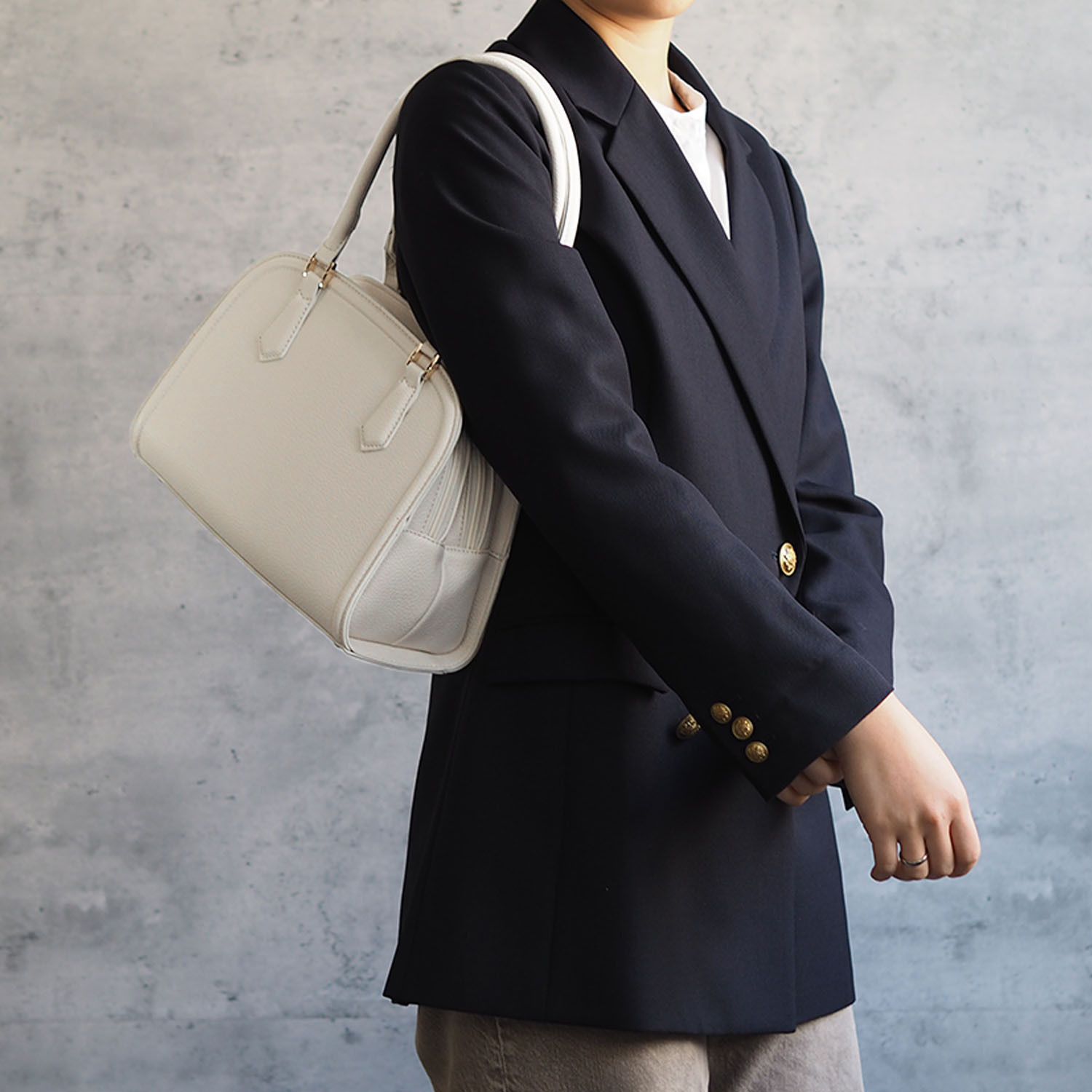 グッシオイタリー ２ルームで整理しやすい ボストン型トートバッグ