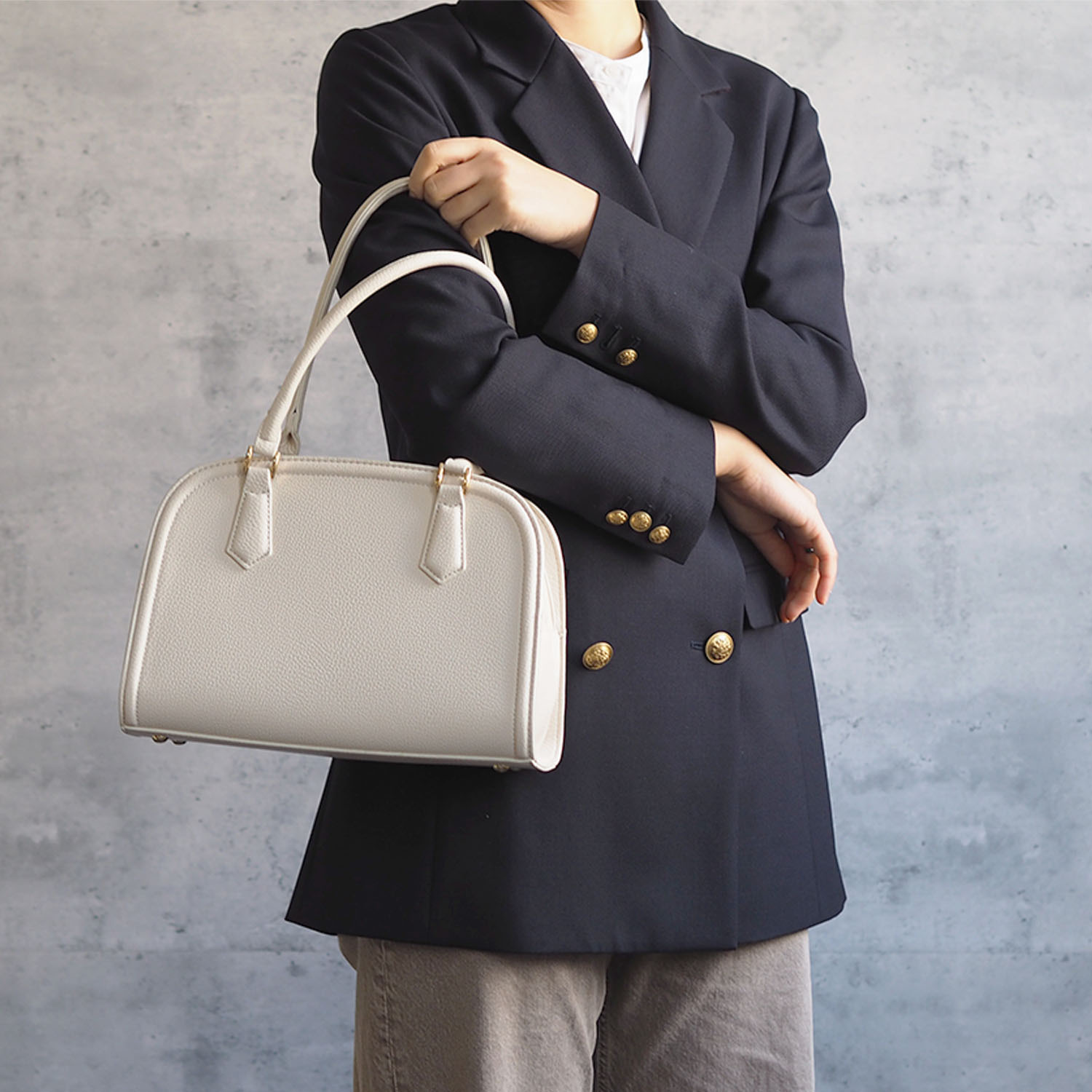 グッシオイタリー ２ルームで整理しやすい ボストン型トートバッグ