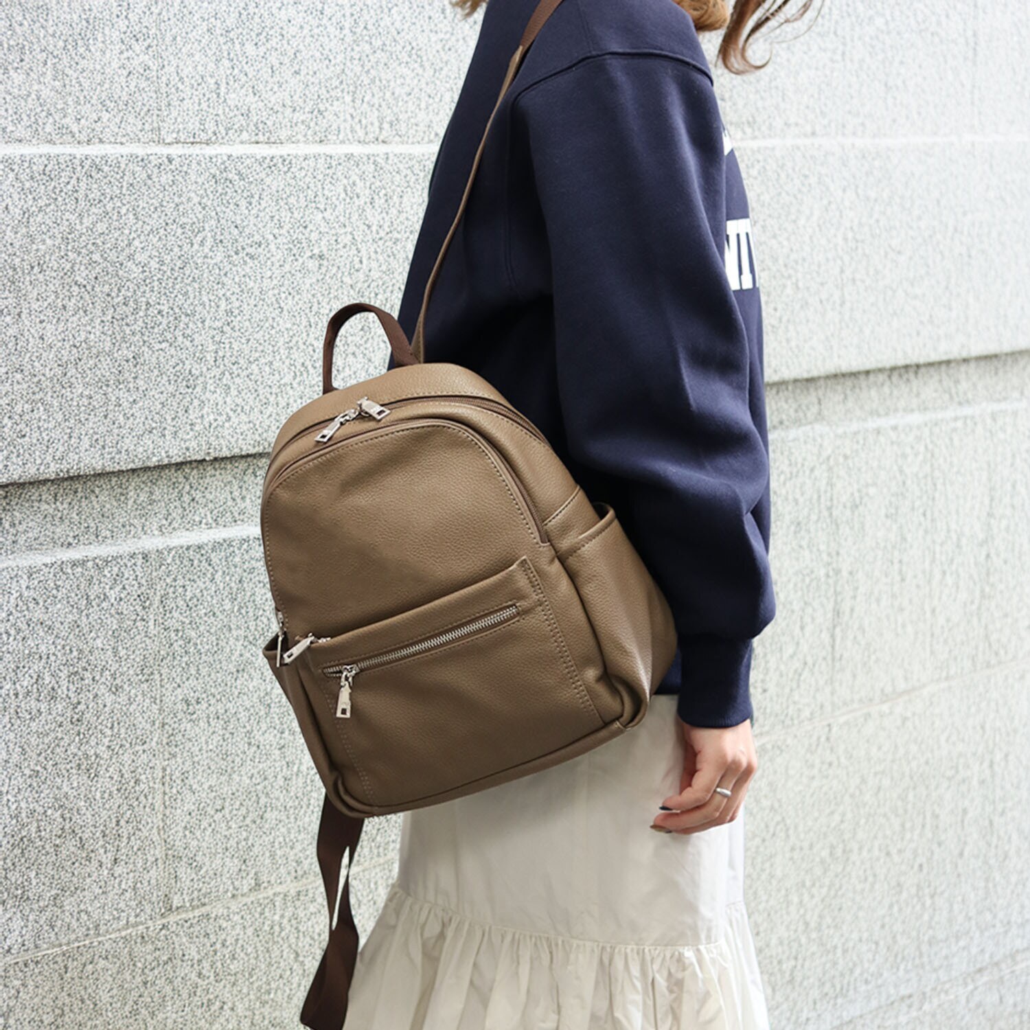 グッシオイタリー ポケットたっぷり ラウンド型ミニリュック