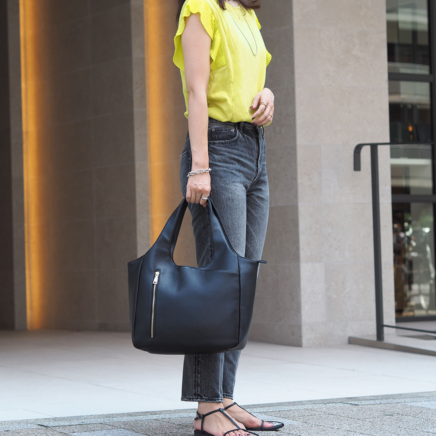 グッシオイタリー 柔らかレザータッチ素材 くり手トートバッグ