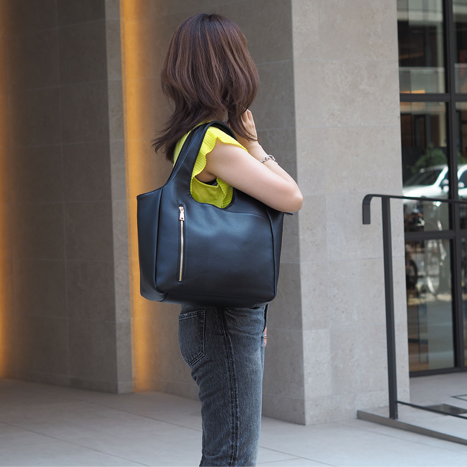 グッシオイタリー 柔らかレザータッチ素材 くり手トートバッグ