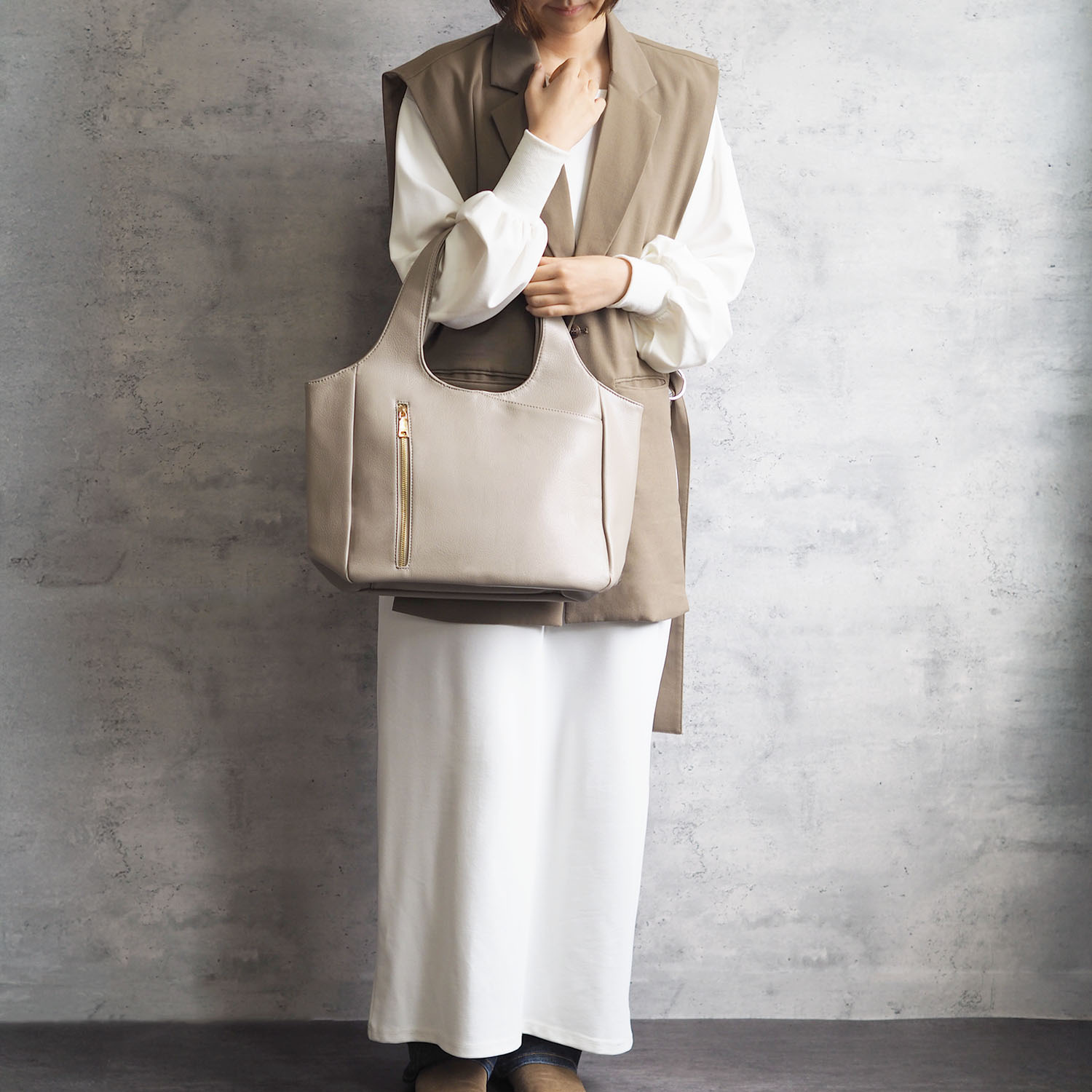 グッシオイタリー 柔らかレザータッチ素材 くり手トートバッグ