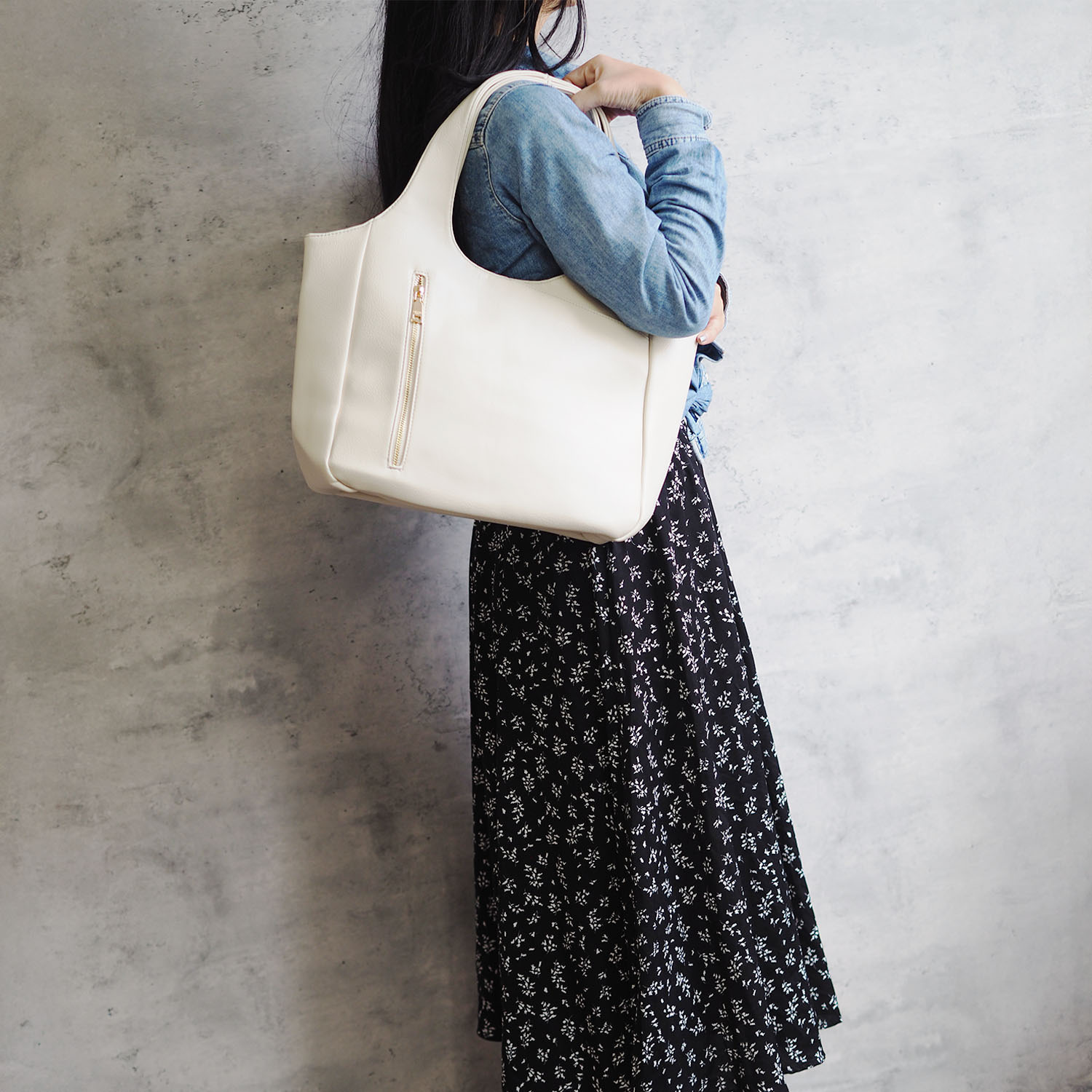 グッシオイタリー 柔らかレザータッチ素材 くり手トートバッグ