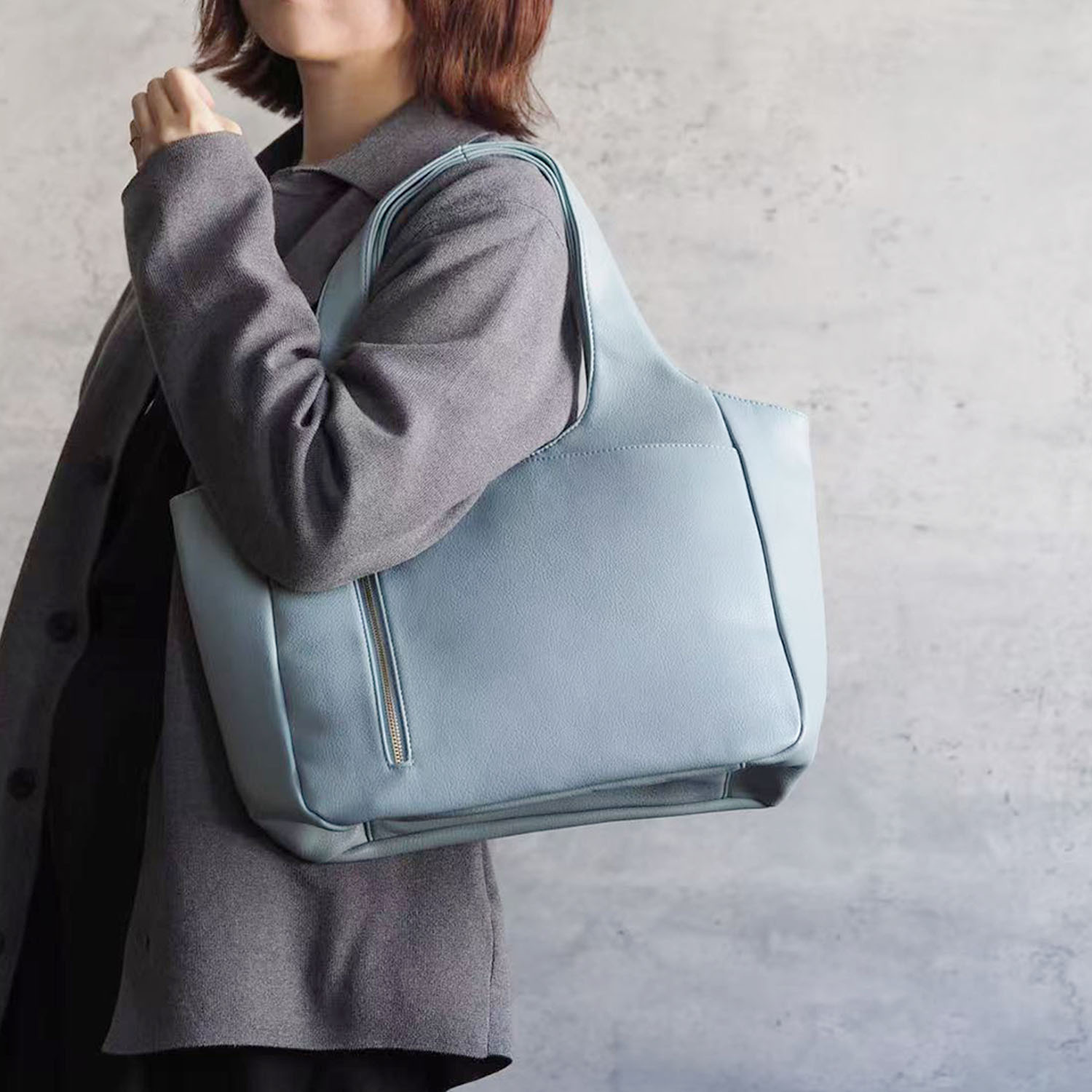 グッシオイタリー 柔らかレザータッチ素材 くり手トートバッグ