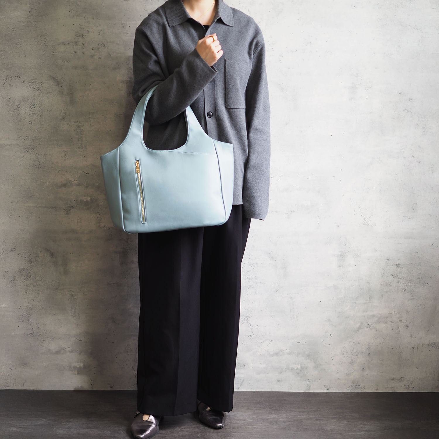 グッシオイタリー 柔らかレザータッチ素材 くり手トートバッグ