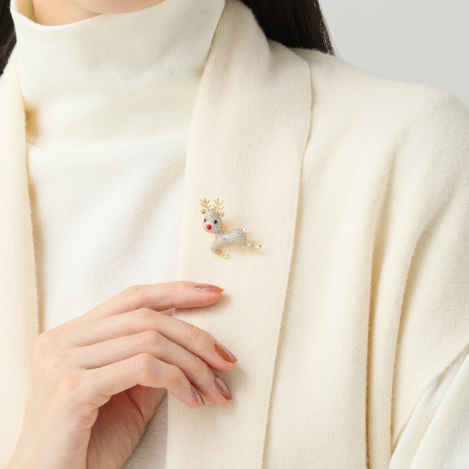 キラキラギフト バイ　アビステ ビジュウ＆ガラスパール トナカイモティーフ ブローチ