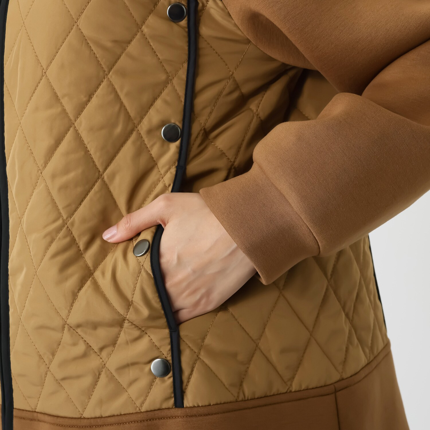 エムズ　スタイル キルト＆ダンボール切替 パイピングアクセント Ａラインシルエット フーディーブルゾン