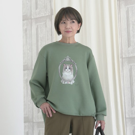 エムズ　スタイル ライトダンボール キャットプリント デザインプルオーバー