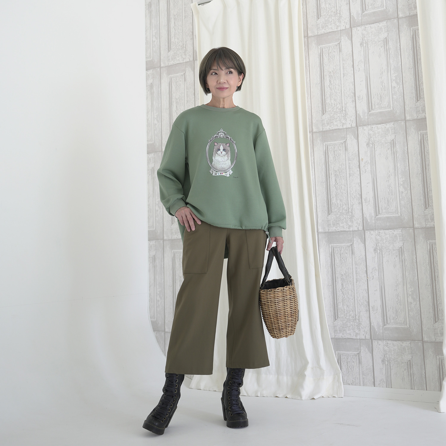 エムズ　スタイル ライトダンボール キャットプリント デザインプルオーバー