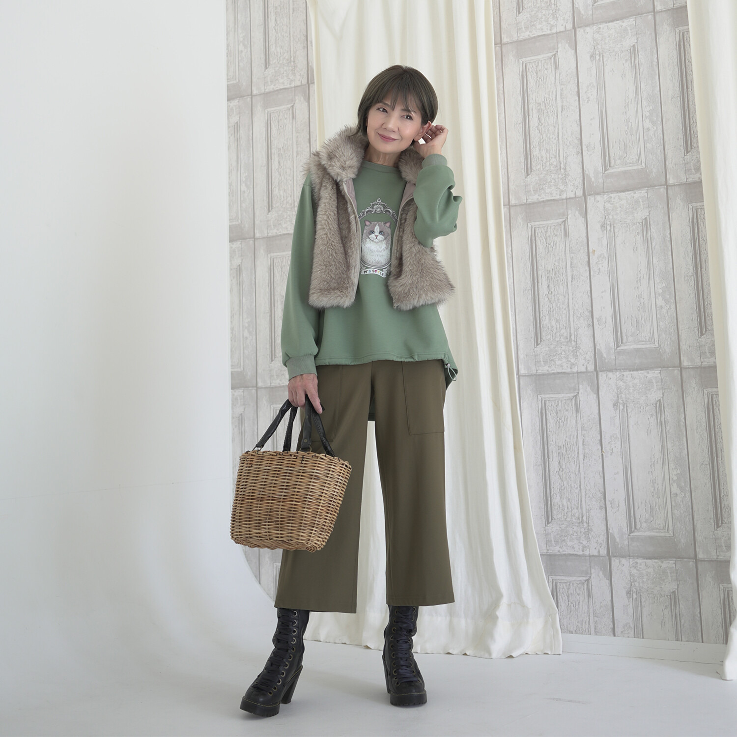 エムズ　スタイル ライトダンボール キャットプリント デザインプルオーバー