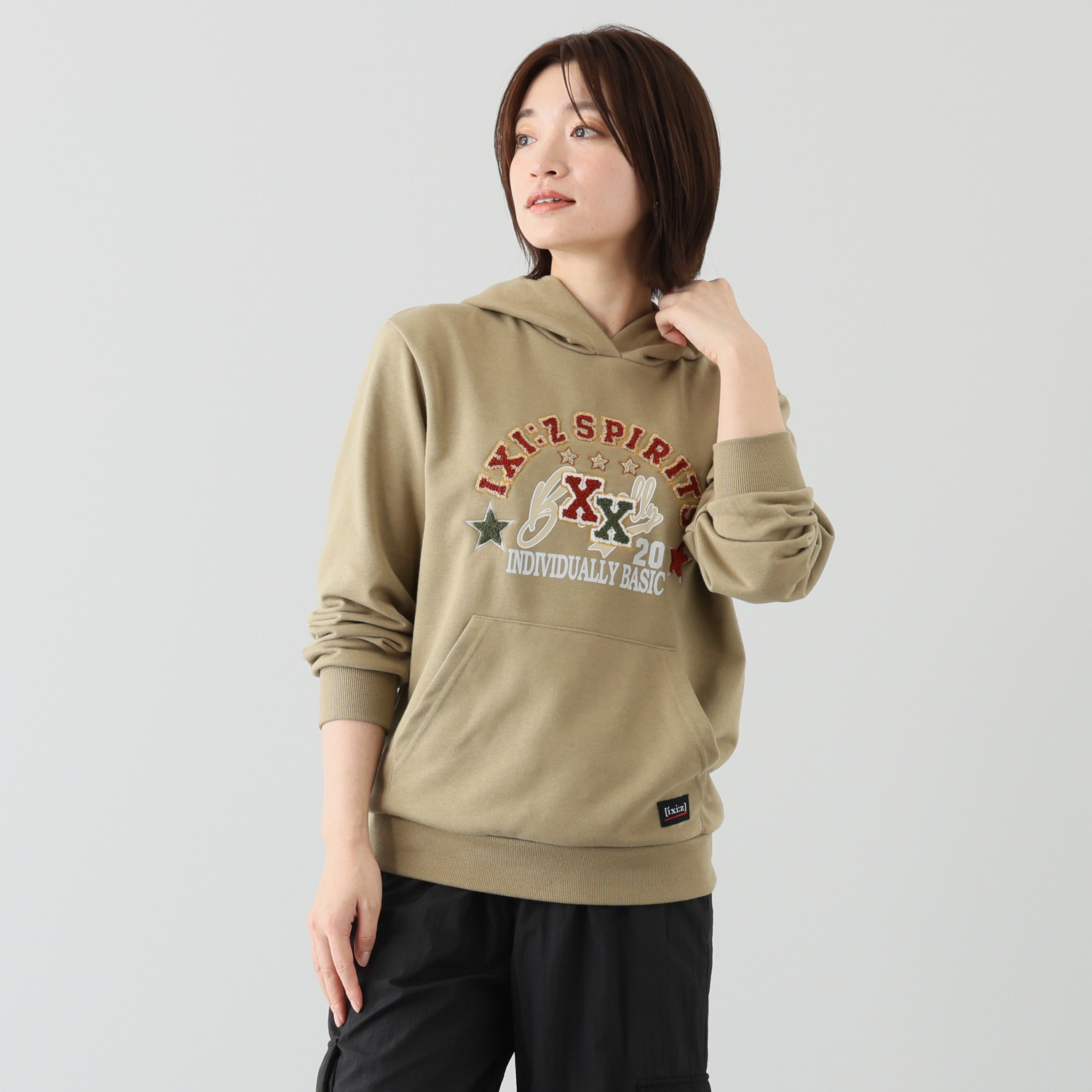 イクシーズ カレッジ風 ヴィンテージ調ロゴ プルパーカー