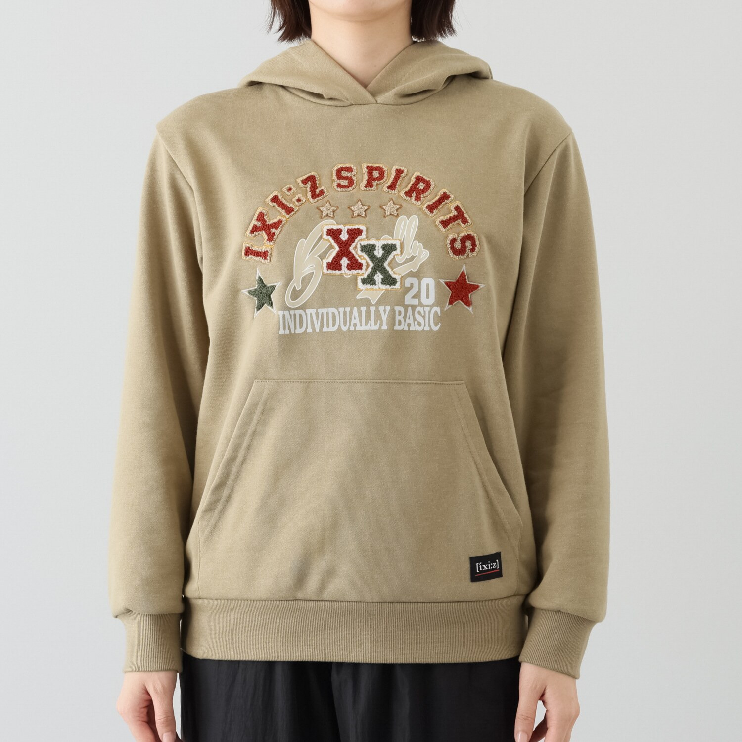 イクシーズ カレッジ風 ヴィンテージ調ロゴ プルパーカー