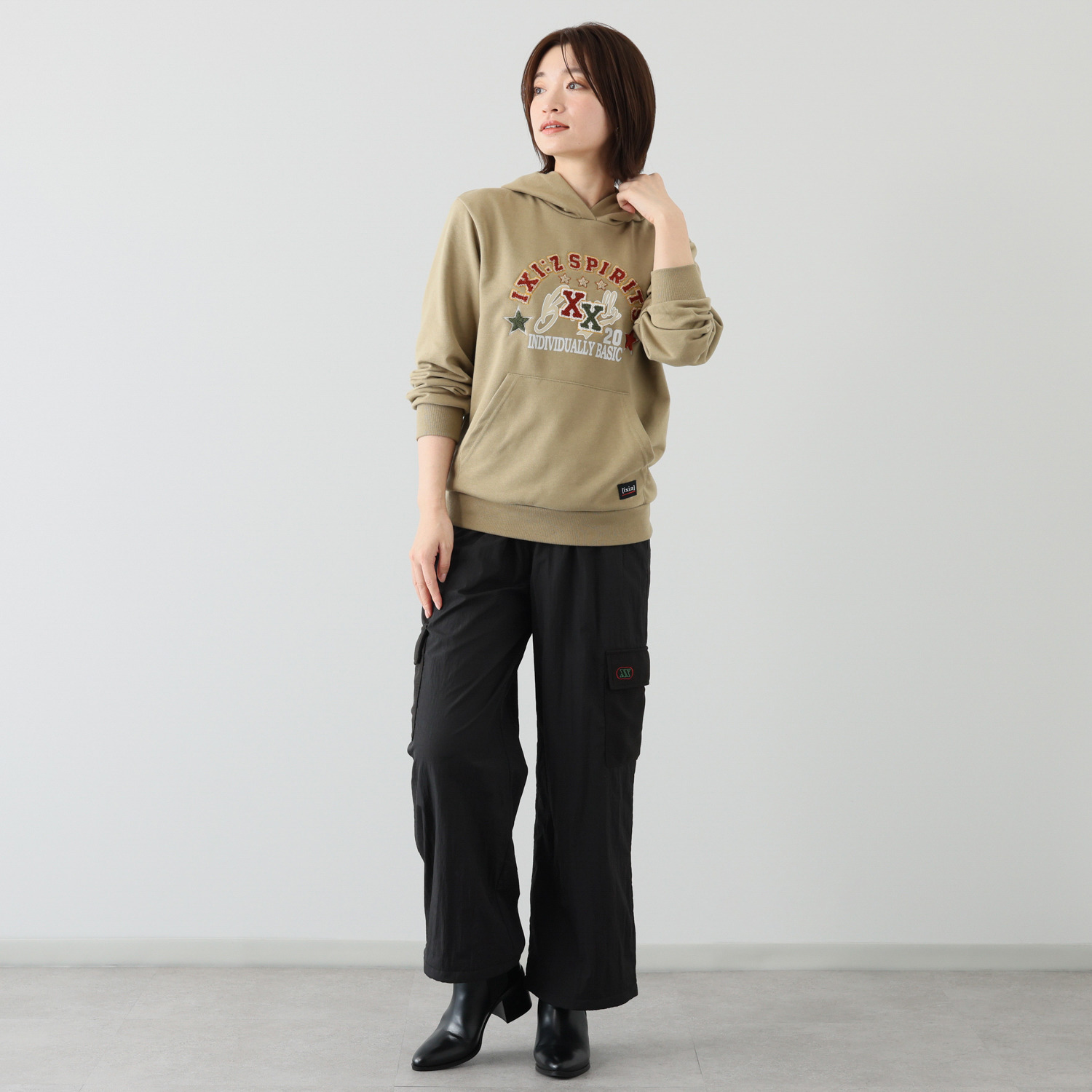 イクシーズ カレッジ風 ヴィンテージ調ロゴ プルパーカー