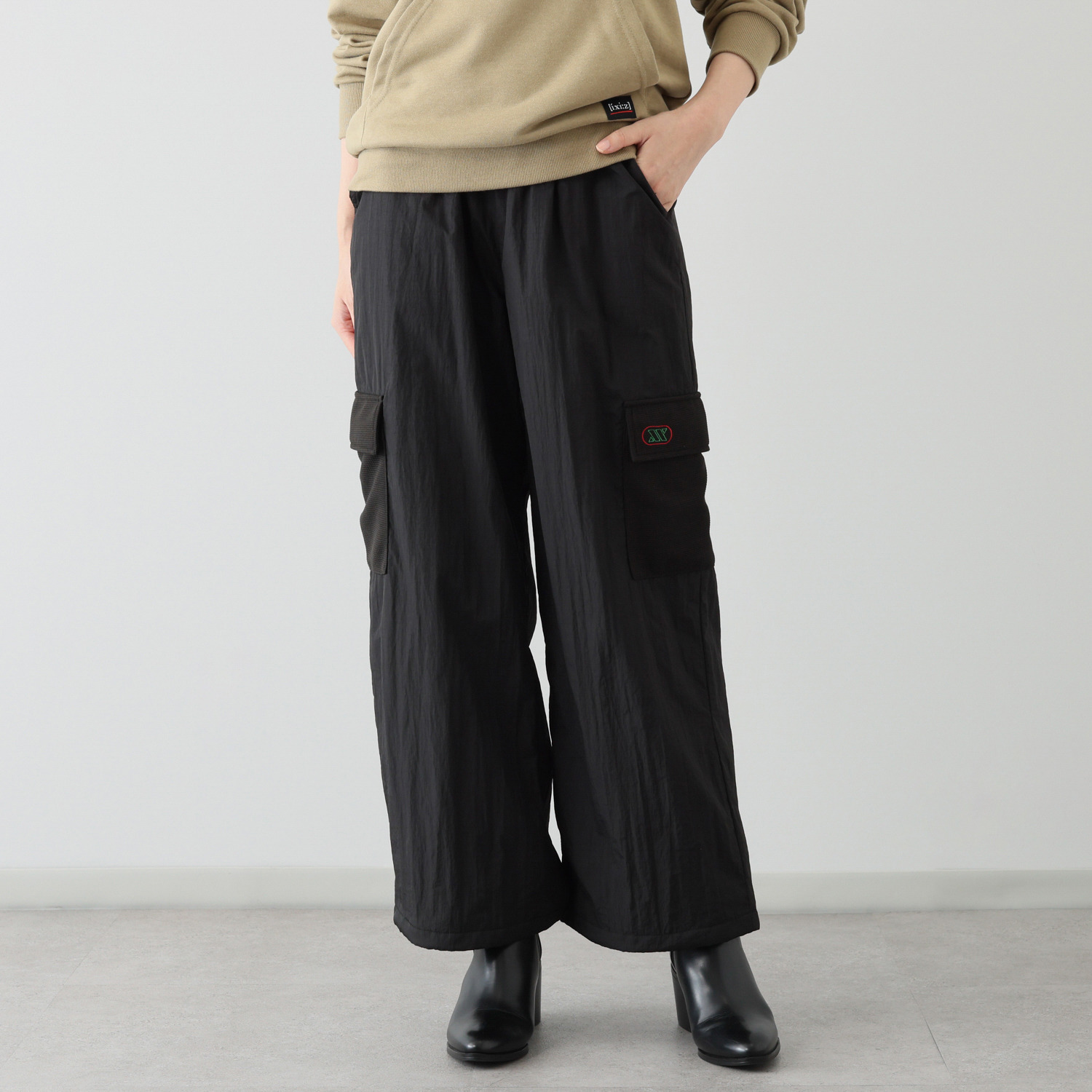 イクシーズ 異素材アクセント ストレート カーゴパンツ