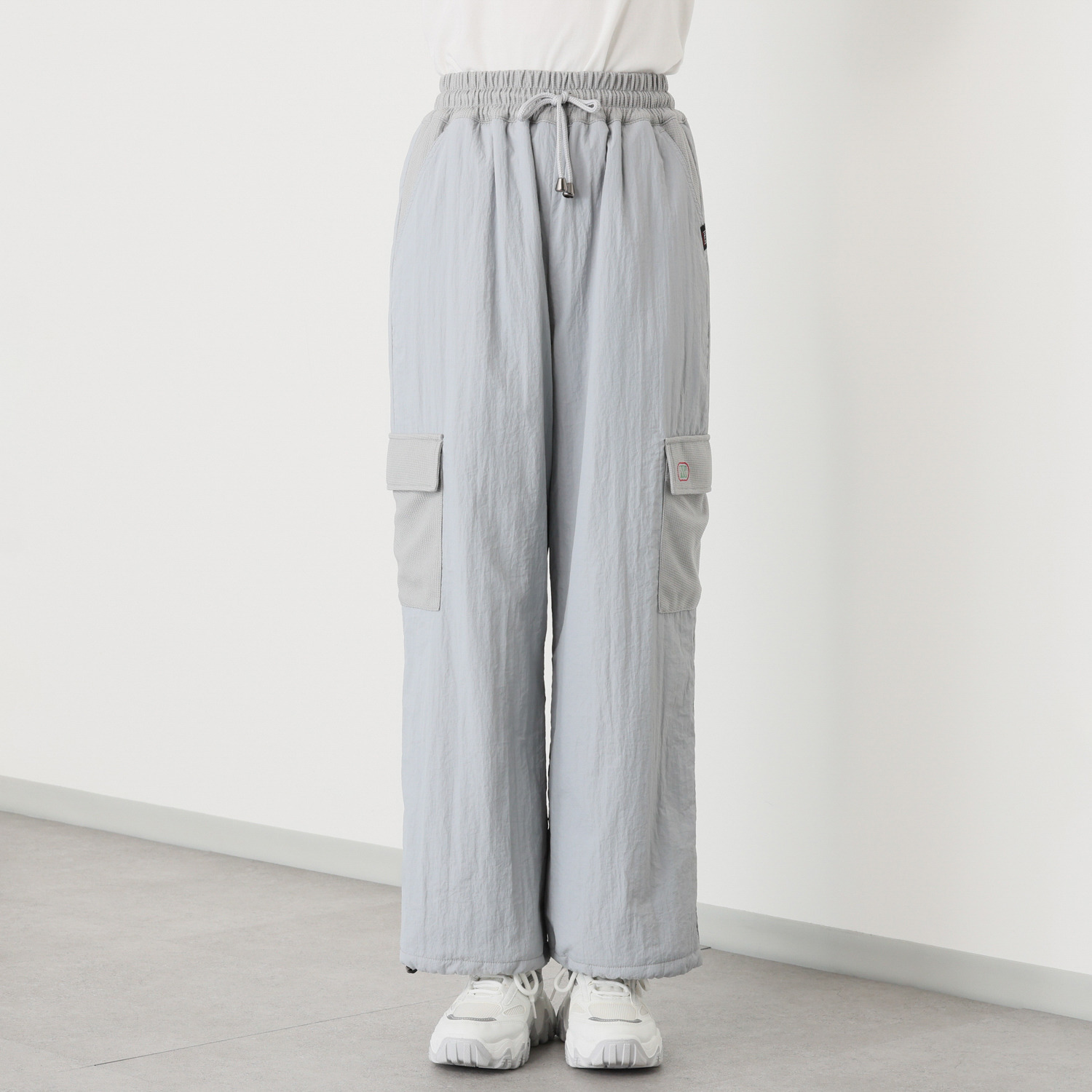 イクシーズ 異素材アクセント ストレート カーゴパンツ