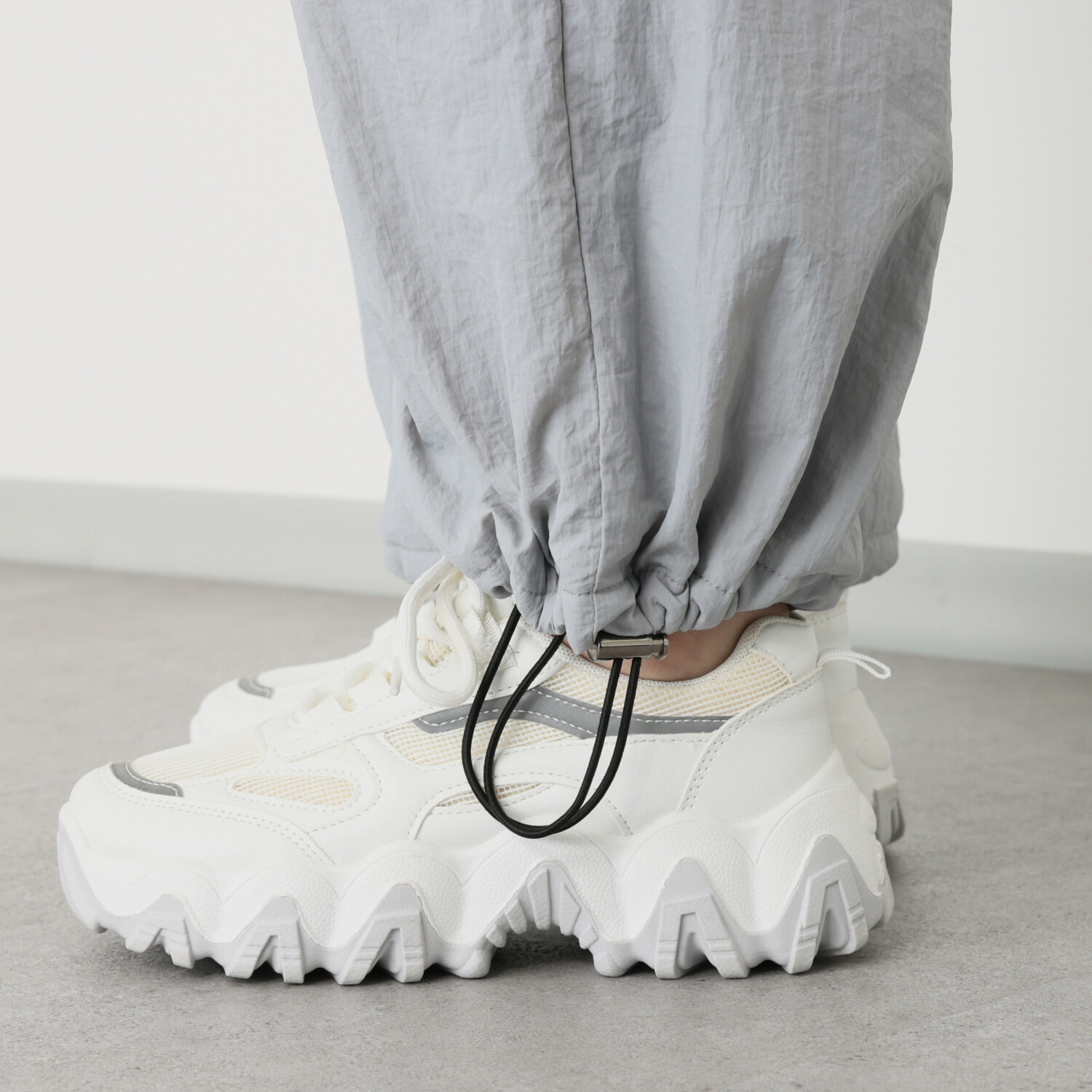 イクシーズ 異素材アクセント ストレート カーゴパンツ