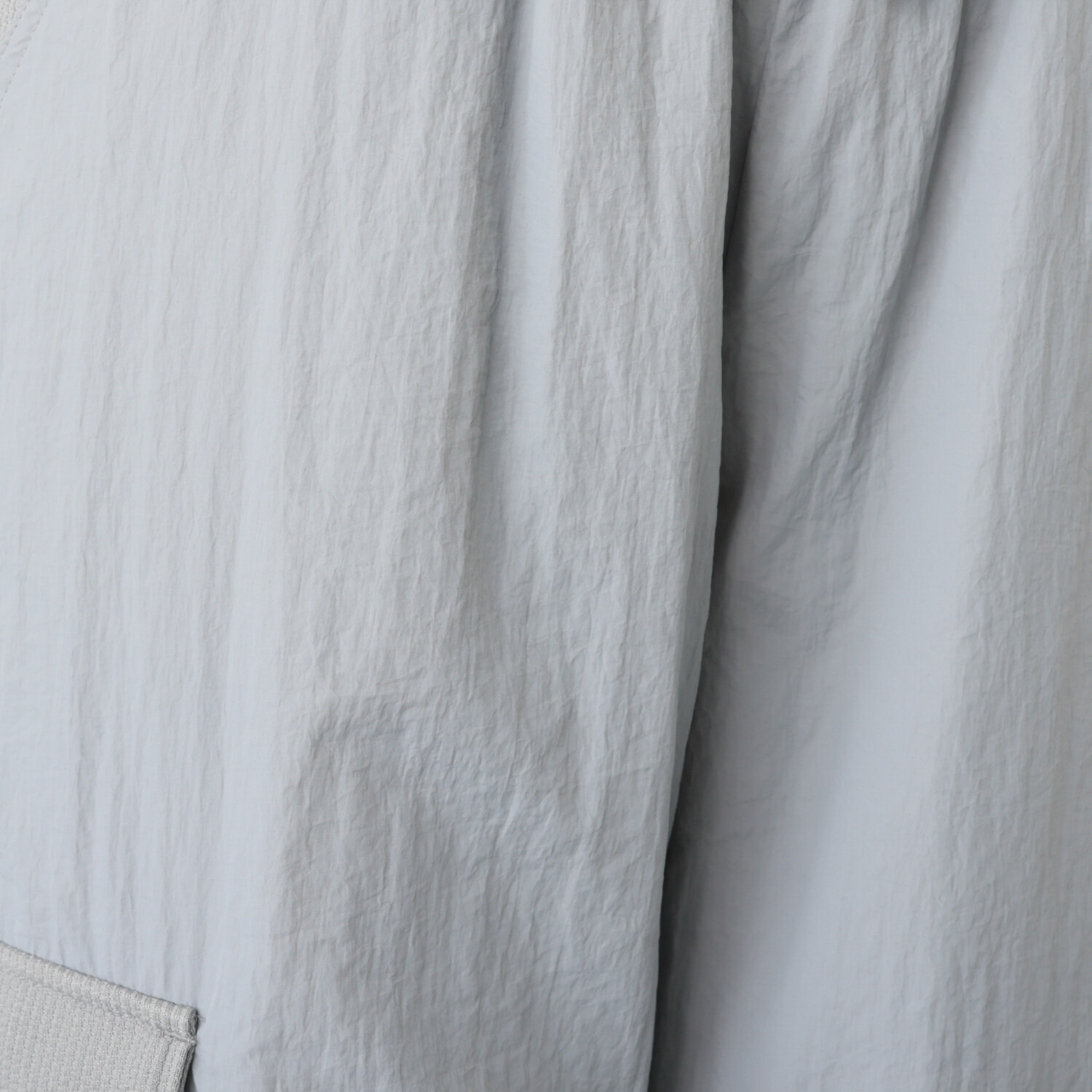 イクシーズ 異素材アクセント ストレート カーゴパンツ