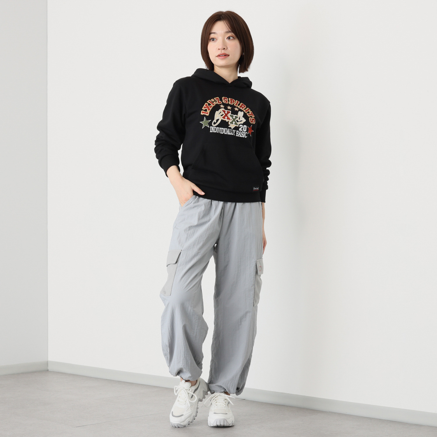 イクシーズ 異素材アクセント ストレート カーゴパンツ