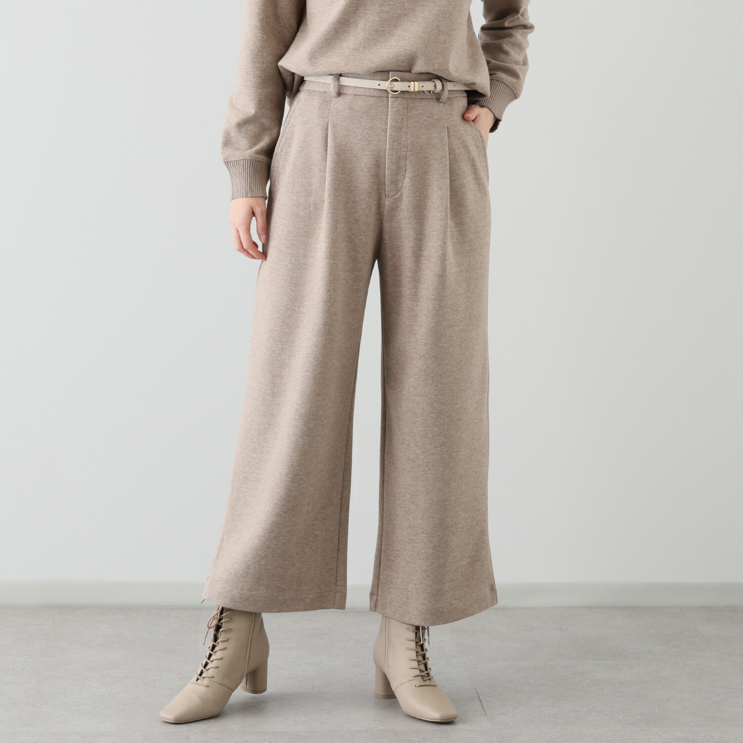 ルナリア 包まれたい心地良さ！ コットン混 タックワイドパンツ