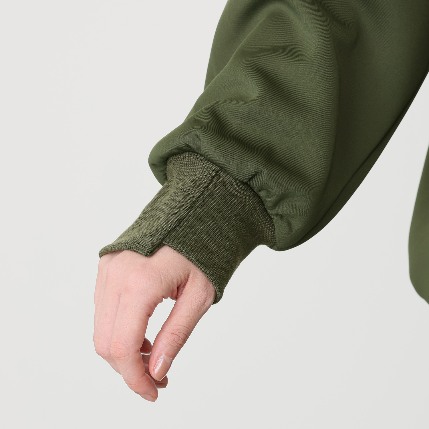 イクシーズ お顔映えする スタンドフード プルオーバー