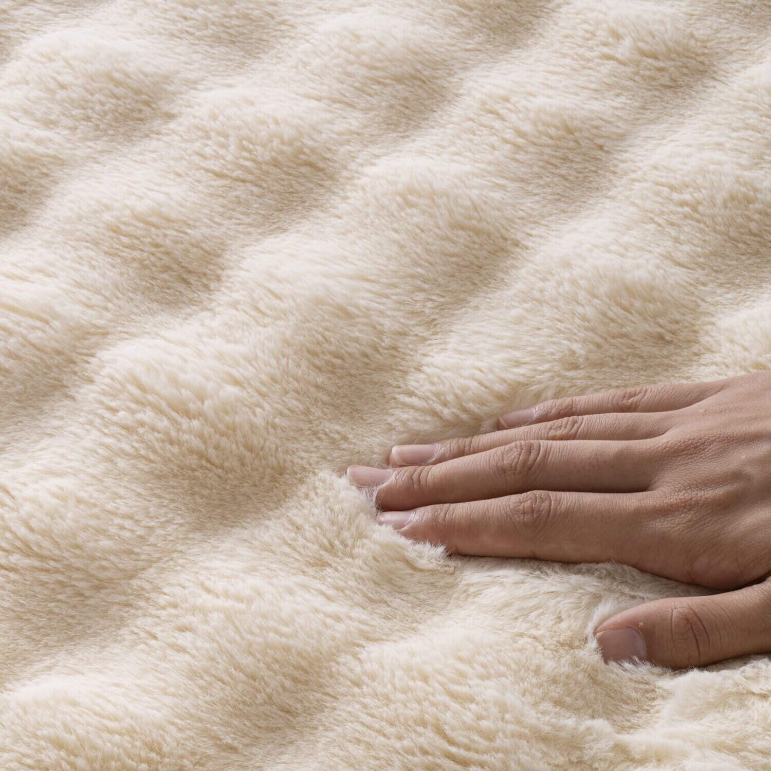 クワッズ 寒い冬の必需品 １枚４役！ 思わず触りたくなる ふわもことろける あったか電気毛布 ＱＳ４３３