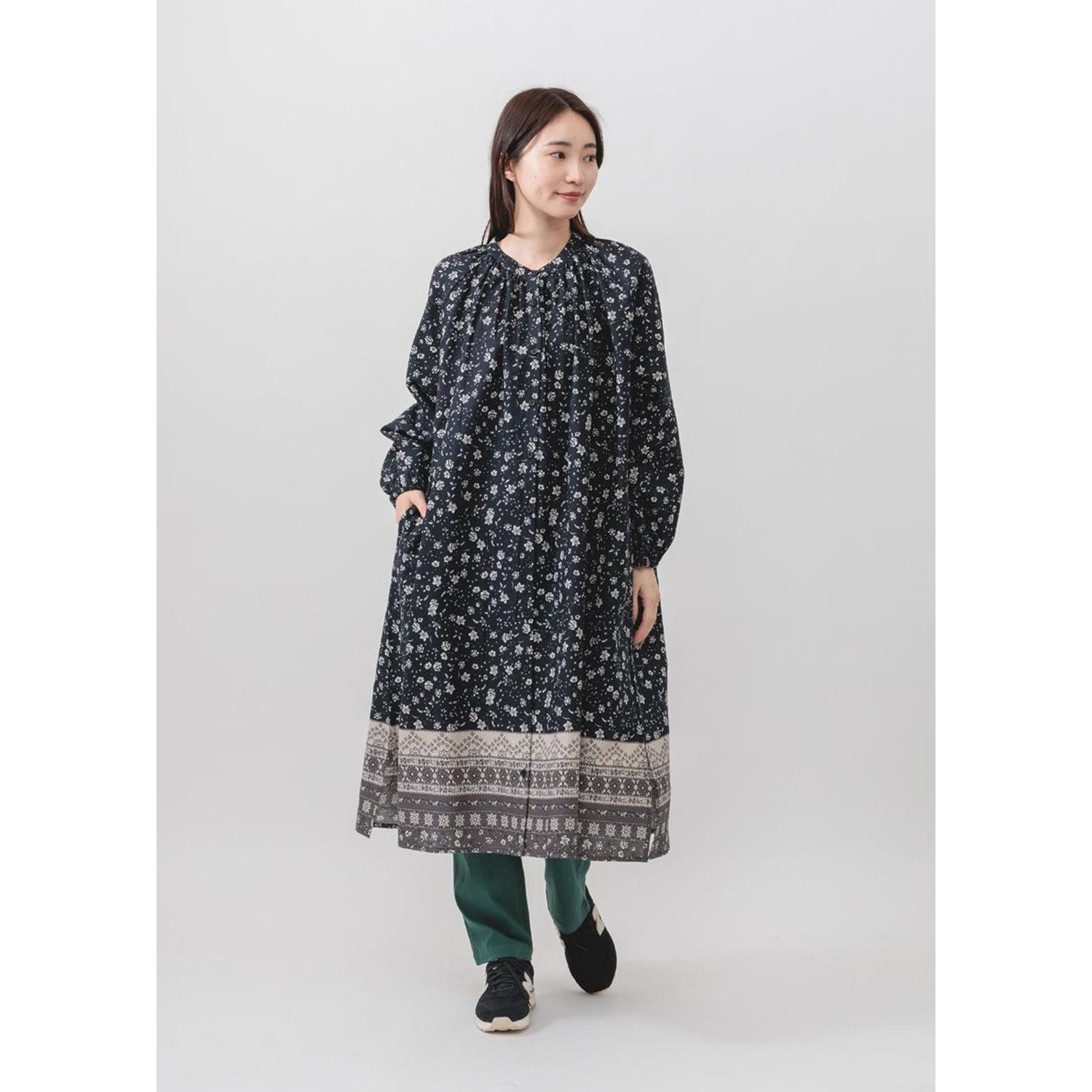 エムエムオー パネルプリント ギャザーワンピース