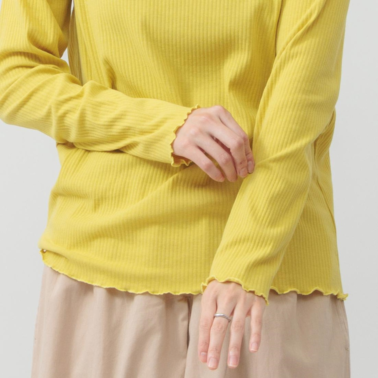 エムエムオー メロウハイネック リブニット プルオーバー