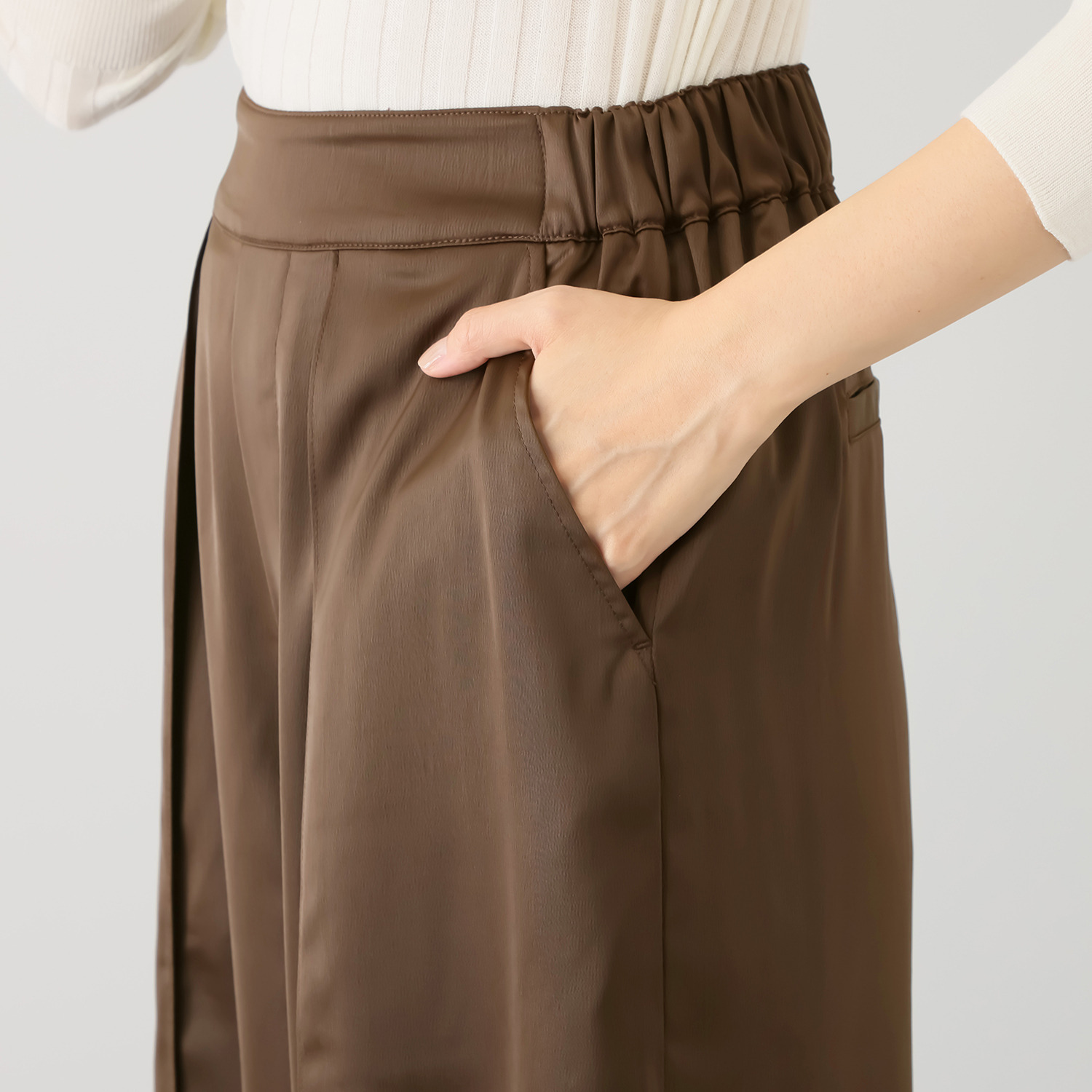 タマミ　ワタナベ ビタースパイス サテンパンツ