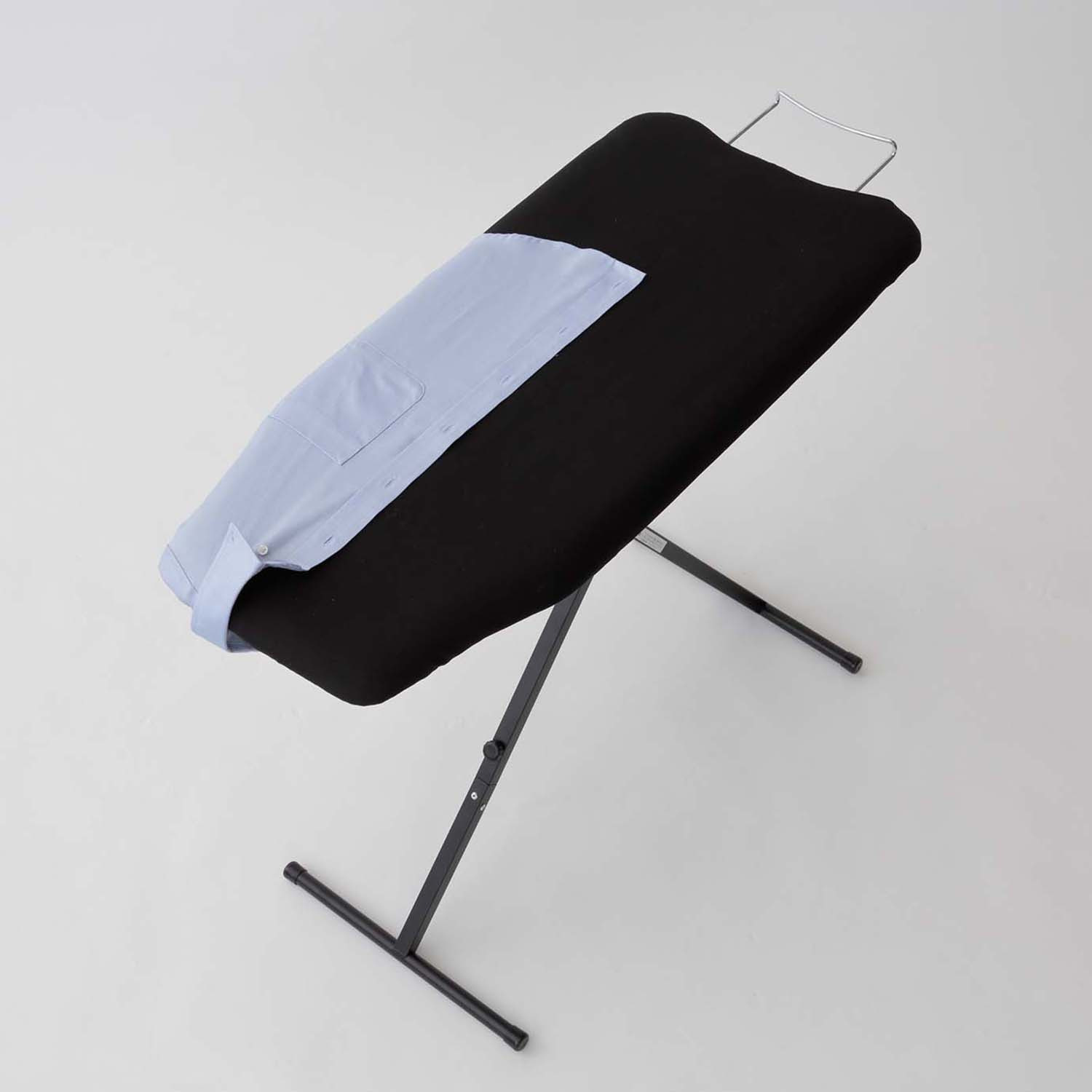 山崎実業　タワー 椅子に座ってかけられる 軽量スタンド式アイロン台