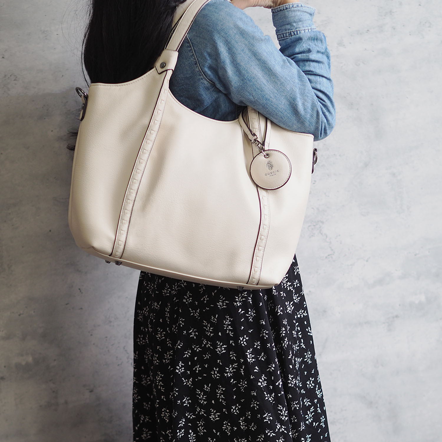 グッシオイタリー はっ水 レザータッチ素材 トートバッグ＆ ミニポシェットセット ＜ロゴチャーム付＞