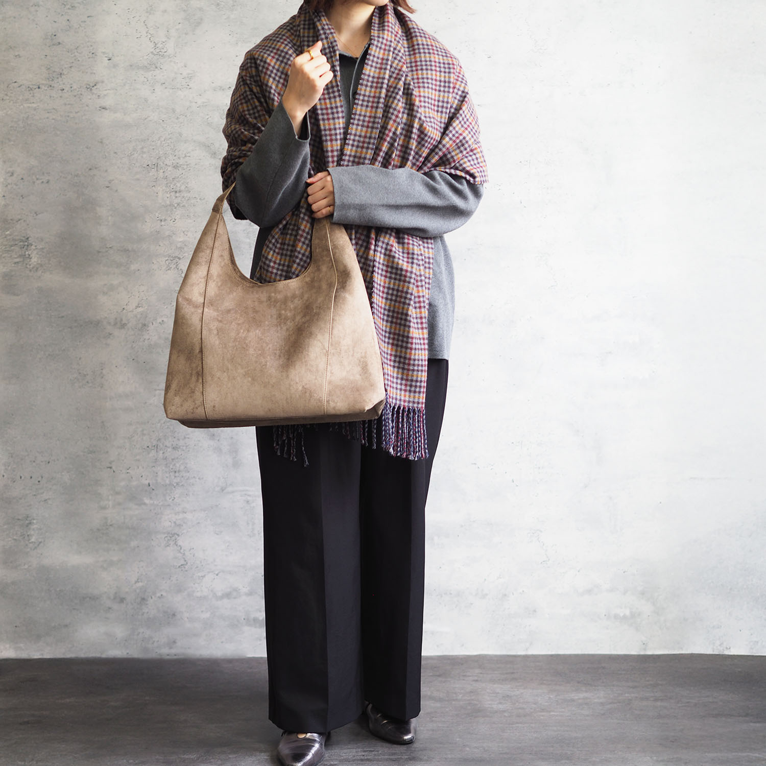 グッシオイタリー 上品な暖かみ トレンドのスエードライク ワンハンドルトートバッグ