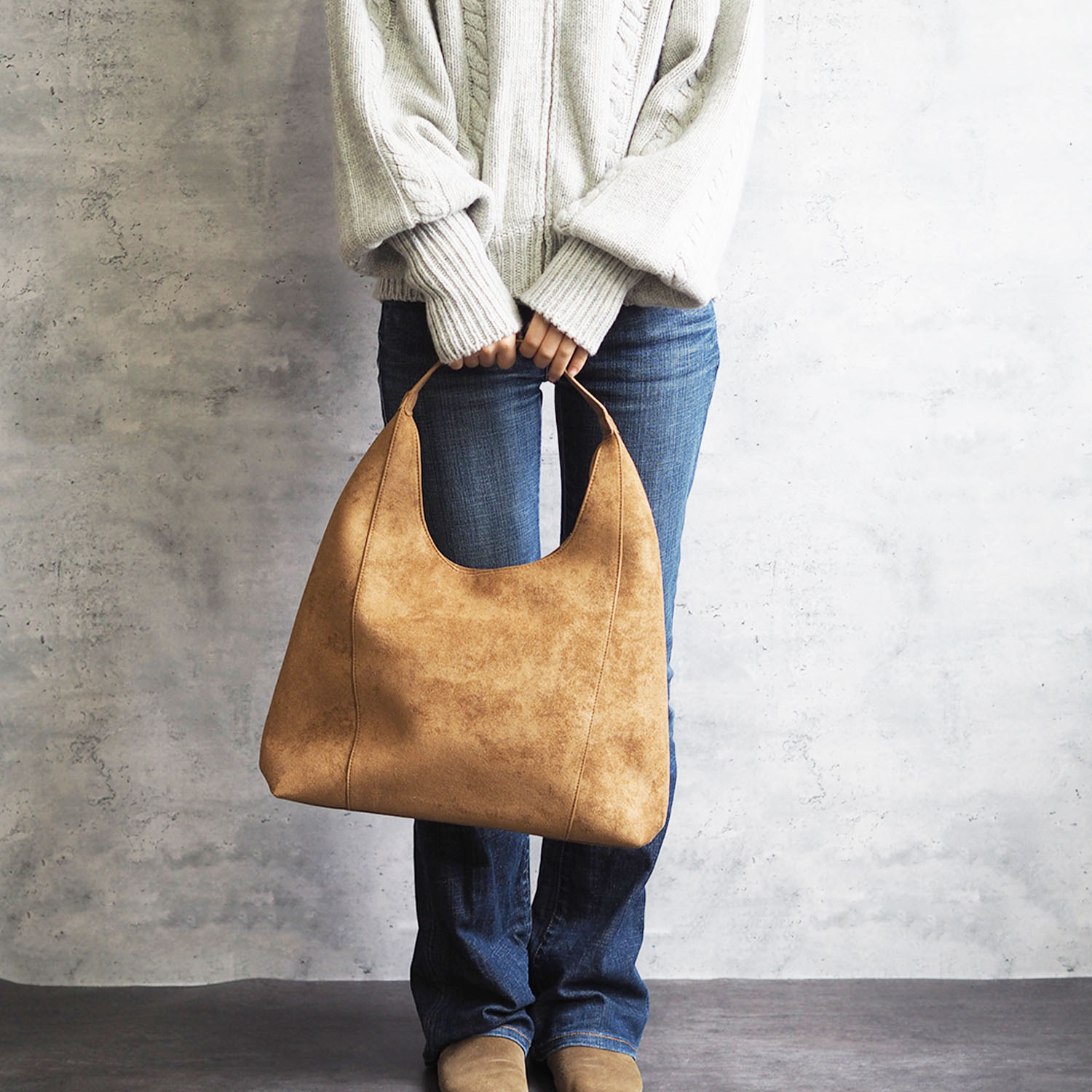 グッシオイタリー 上品な暖かみ トレンドのスエードライク ワンハンドルトートバッグ