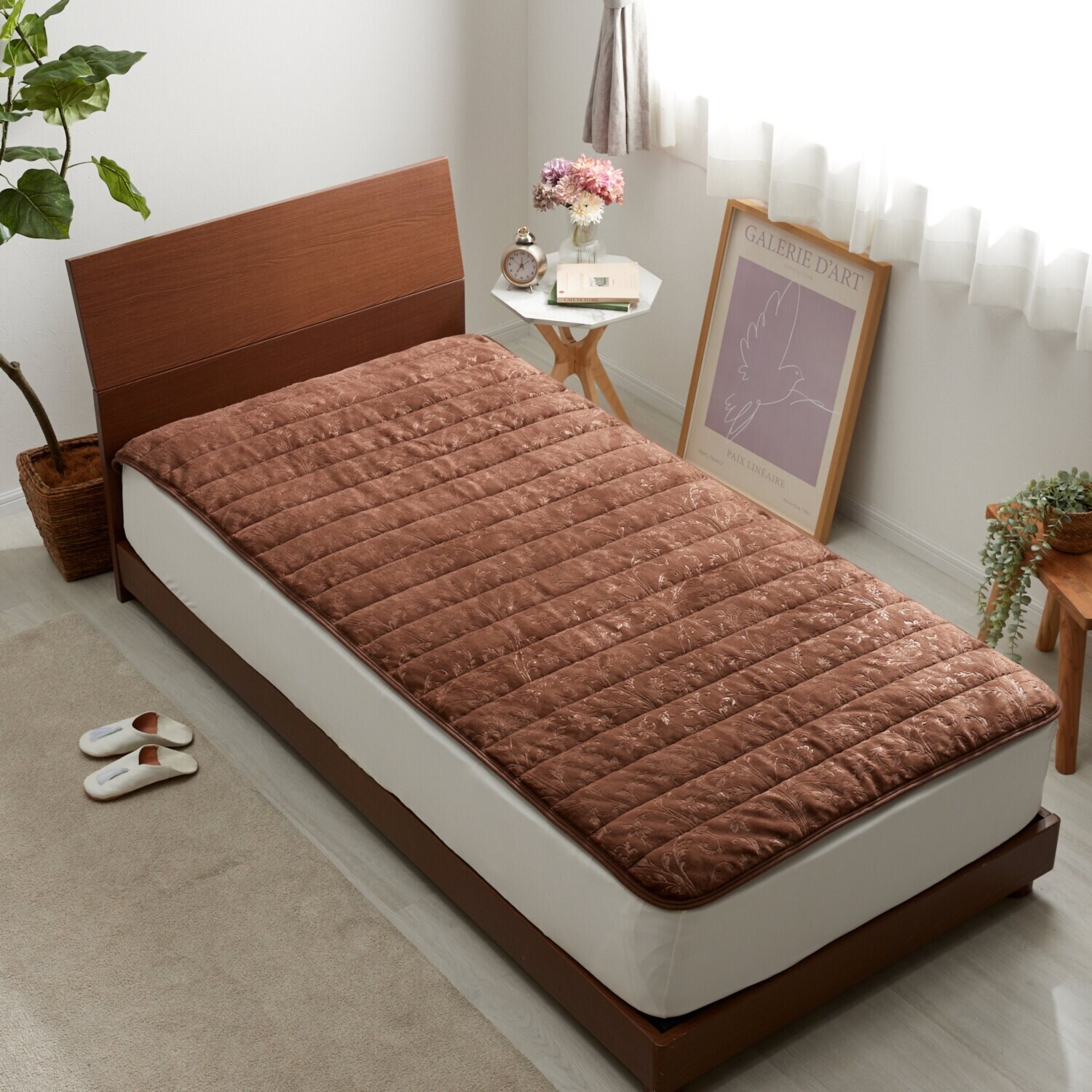 ｎｉｓｈｉｋａｗａ ゴム無しでもズレにくい！ 吸湿発熱生地＆ 蓄熱わた使用 置くらくホット敷きパッド ＜セミダブル＞