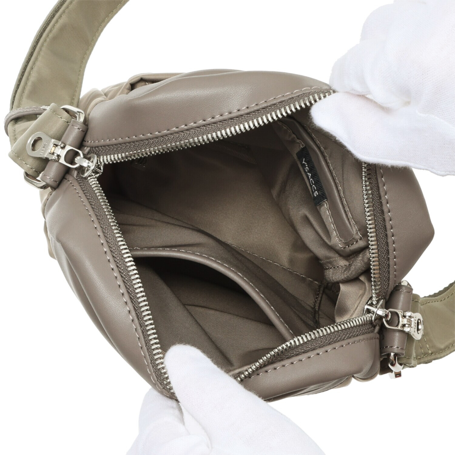 イザック はっ水 ナイロンツイル 縦ポシェット