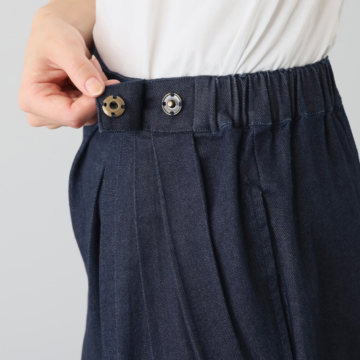 タマミ　ワタナベ カーテンデニム タックデザイン パンツ