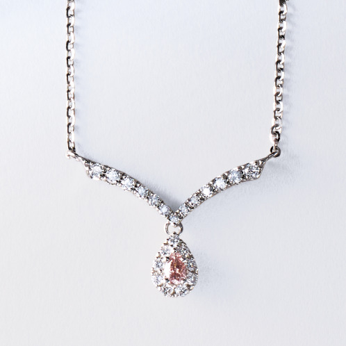 ディーラリエ　プラチナ９５０　ファンシーインテンス　ピンクダイヤモンド　ペアシェイプネックレス　＜鑑定書付＞