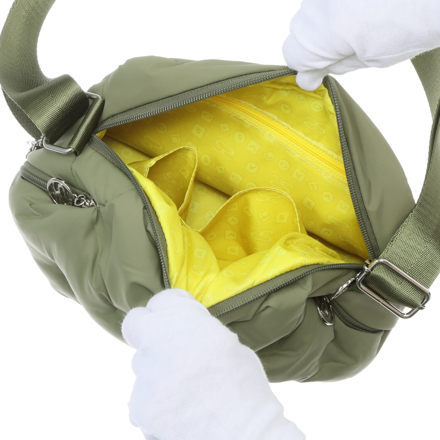 サボイ はっ水　軽量 くまビジュウアクセント 中わた入り ショルダーバッグ