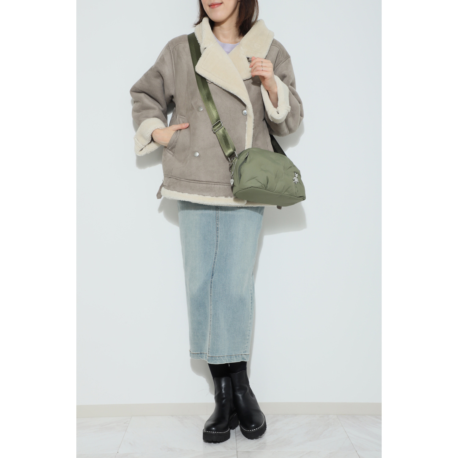 サボイ はっ水　軽量 くまビジュウアクセント 中わた入り ショルダーバッグ