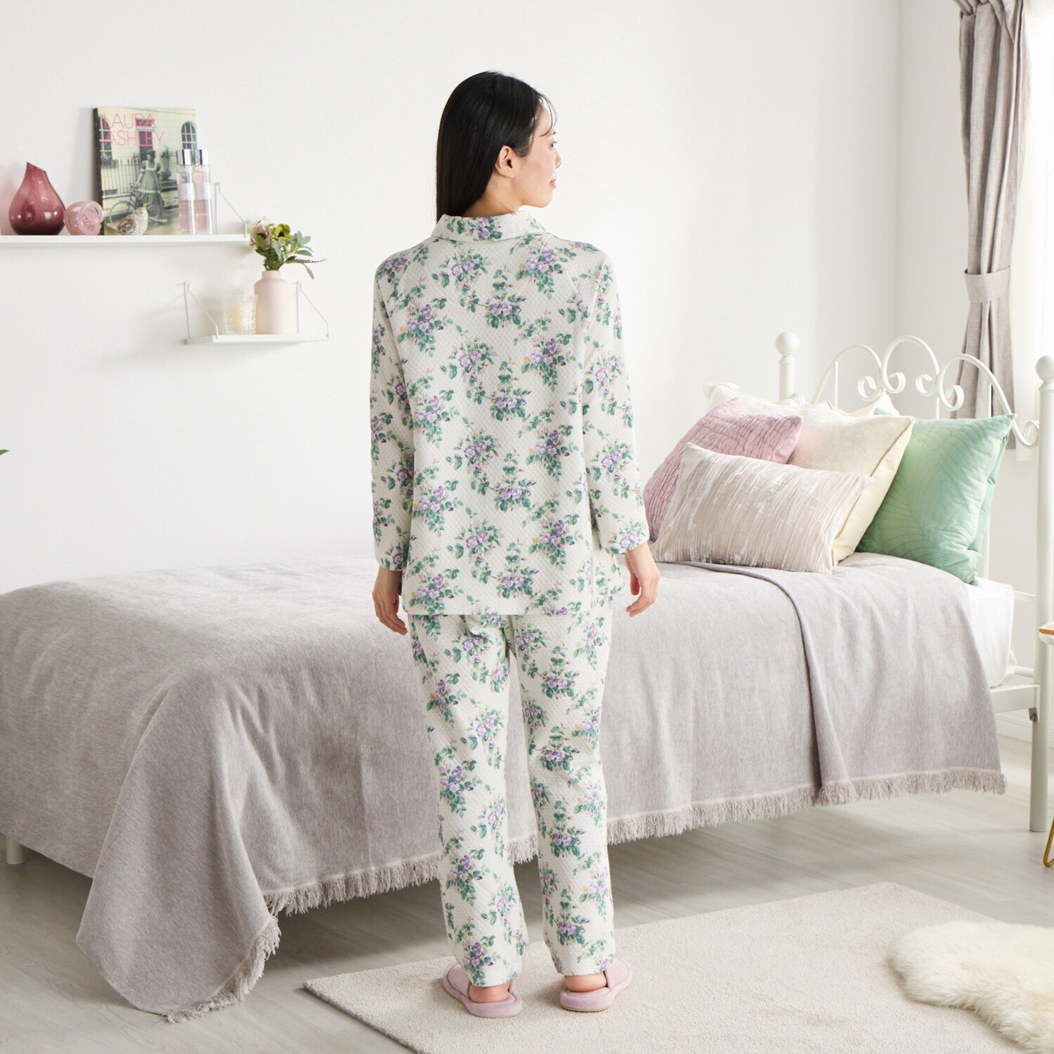 ローラアシュレイ ルイース　フローラル 中わたニットパジャマ