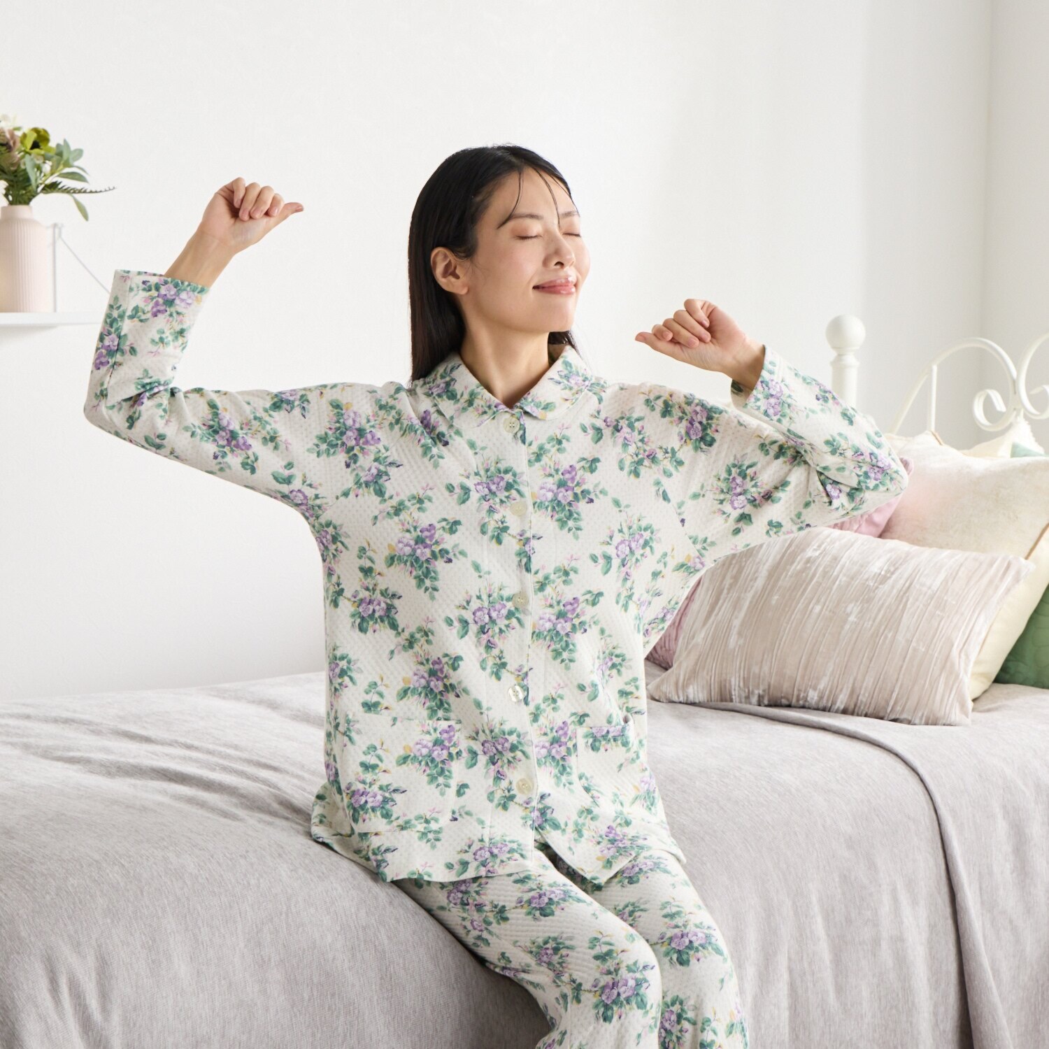 ローラアシュレイ ルイース　フローラル 中わたニットパジャマ