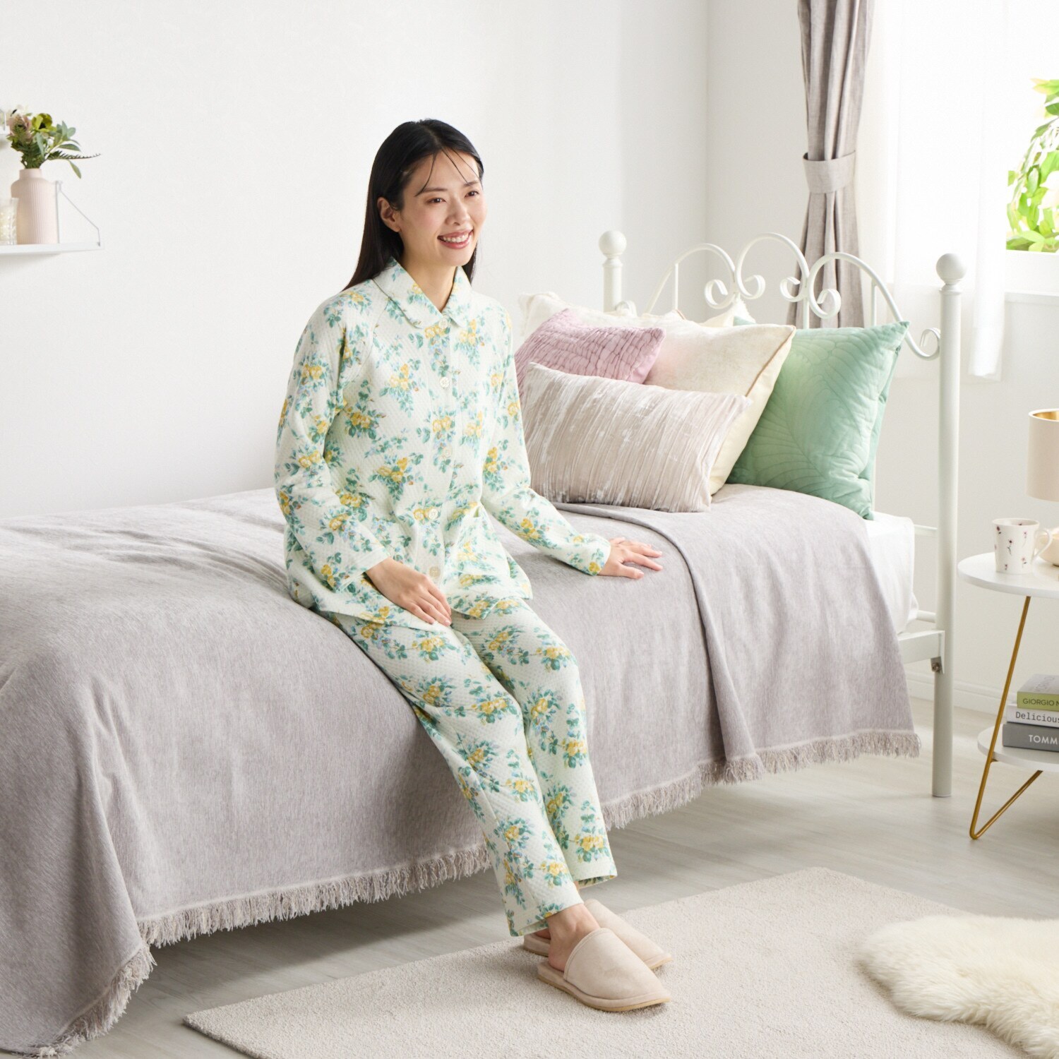 ローラアシュレイ ルイース　フローラル 中わたニットパジャマ