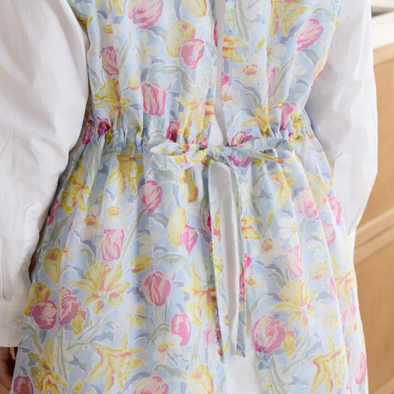 ローラアシュレイ チューリップス柄 綿混オパール加工 エプロン