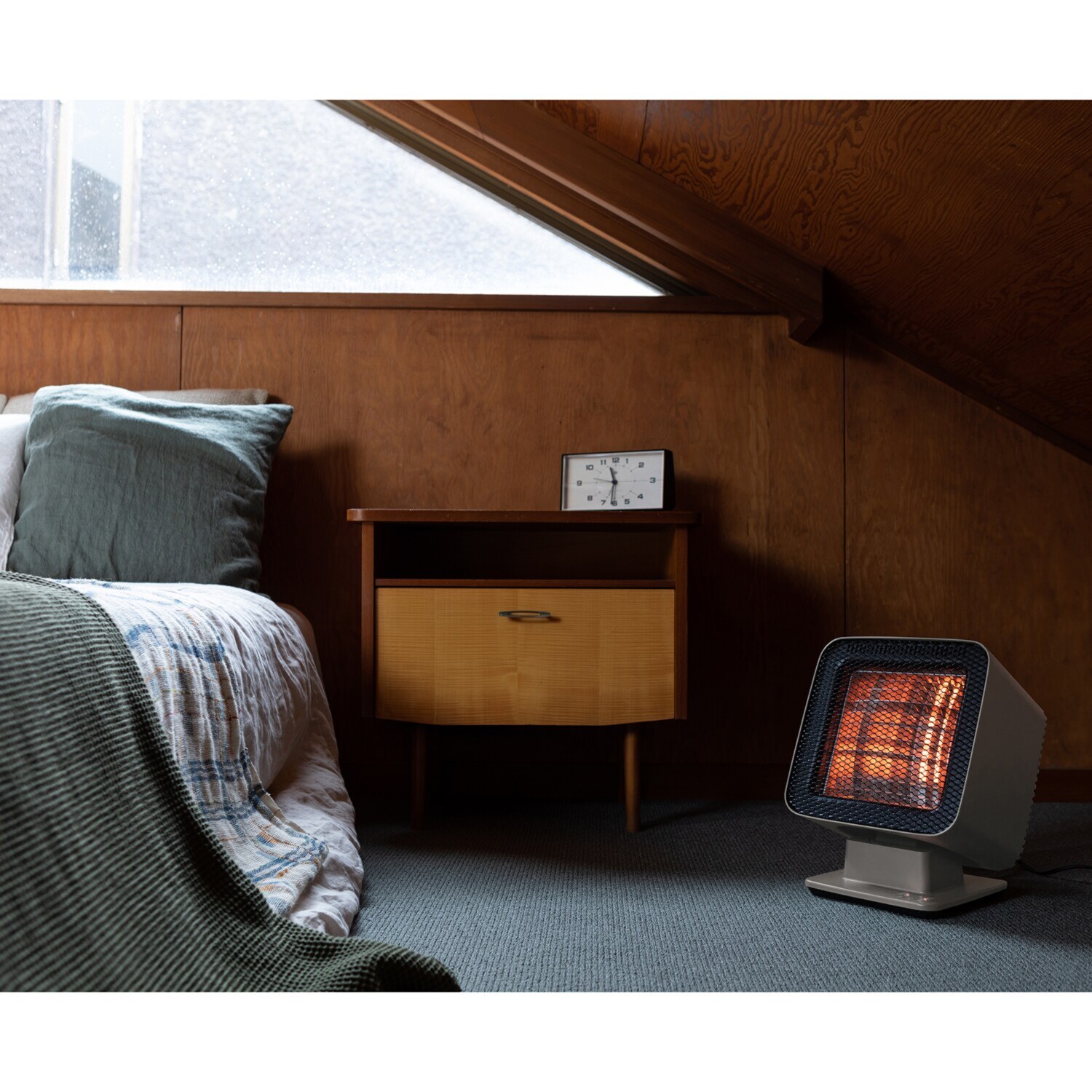 プラスマイナスゼロ キューブ型でかわいい！ コンパクトなのに しっかりあたたかい お手入れもしやすくなった リフレクトヒーター２ ＸＨＳ−Ｋ３１１