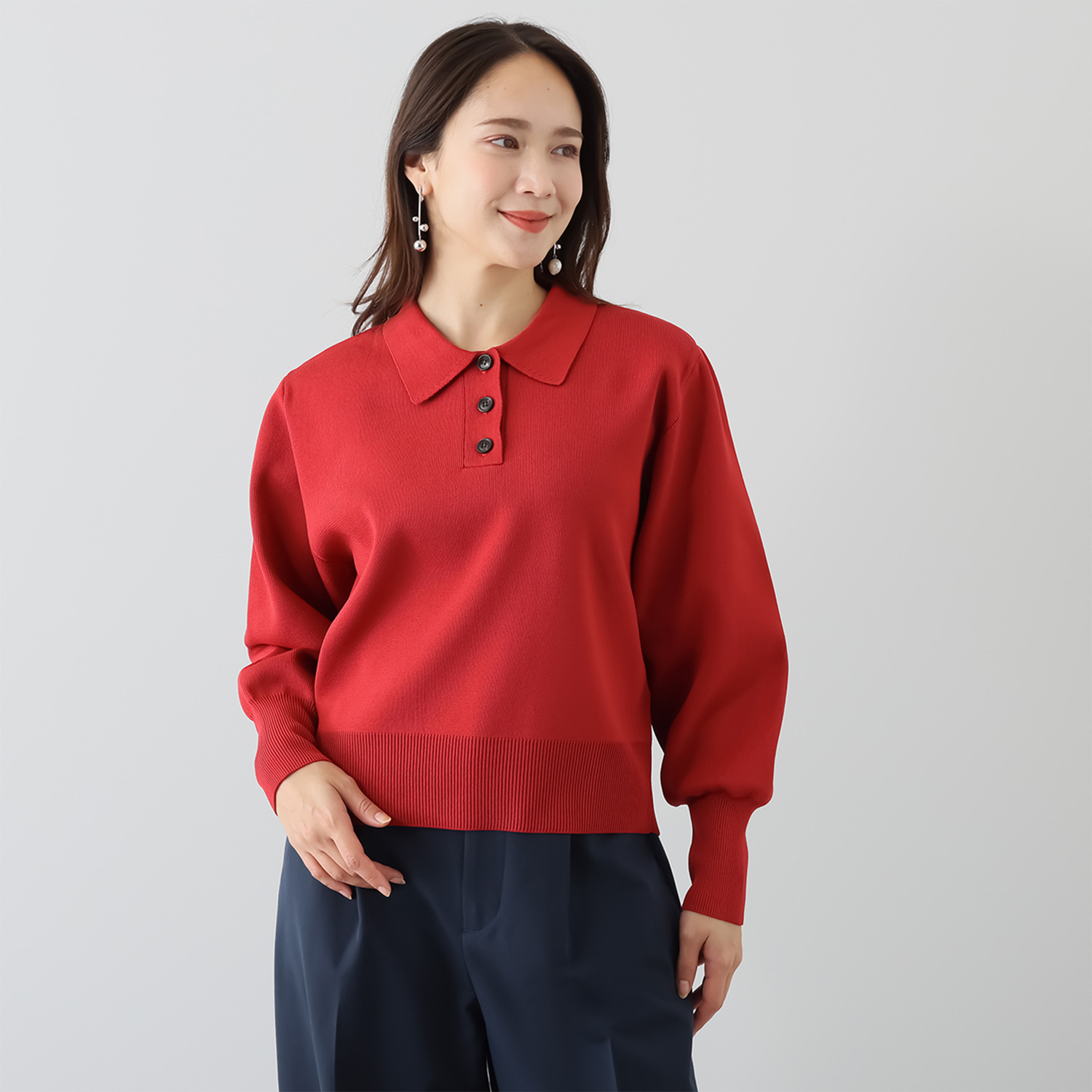 イロプライム ふんわりシルエットの 華やかニットポロシャツ