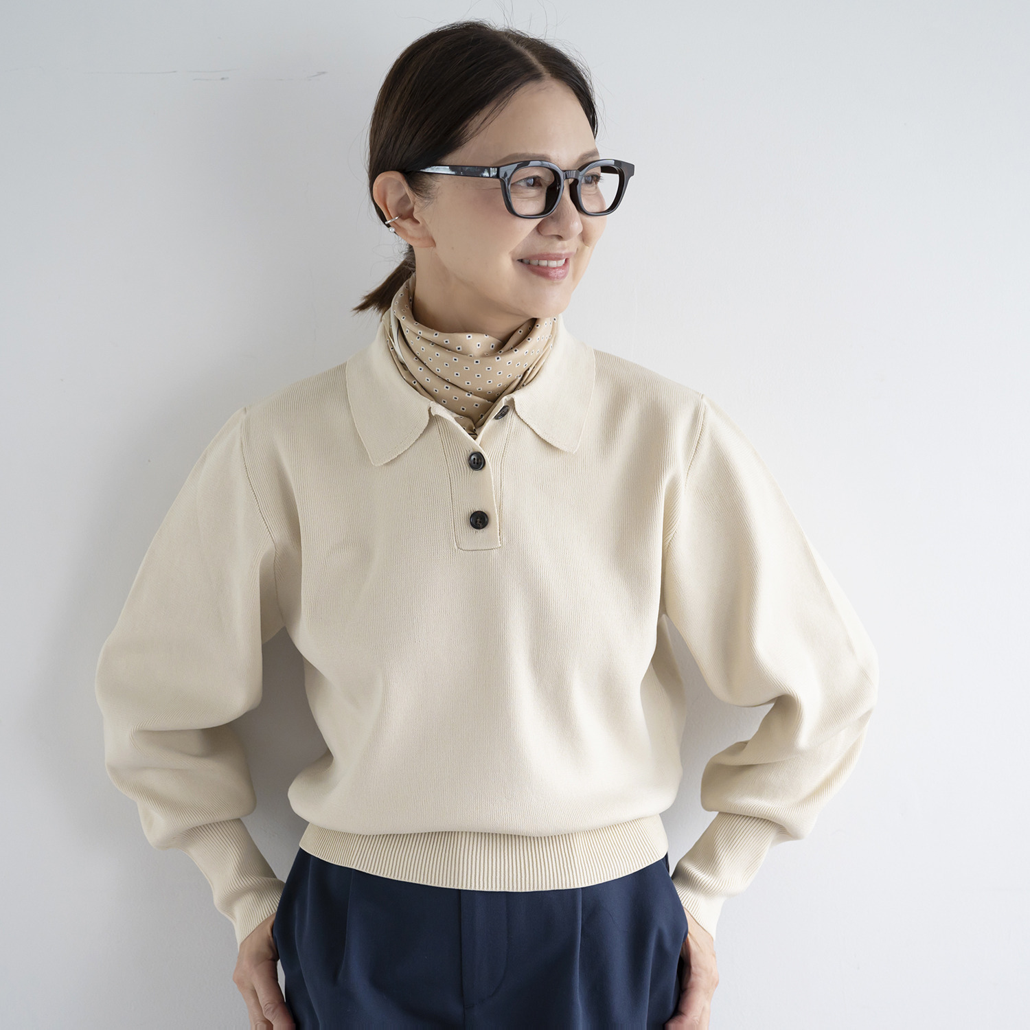 イロプライム ふんわりシルエットの 華やかニットポロシャツ