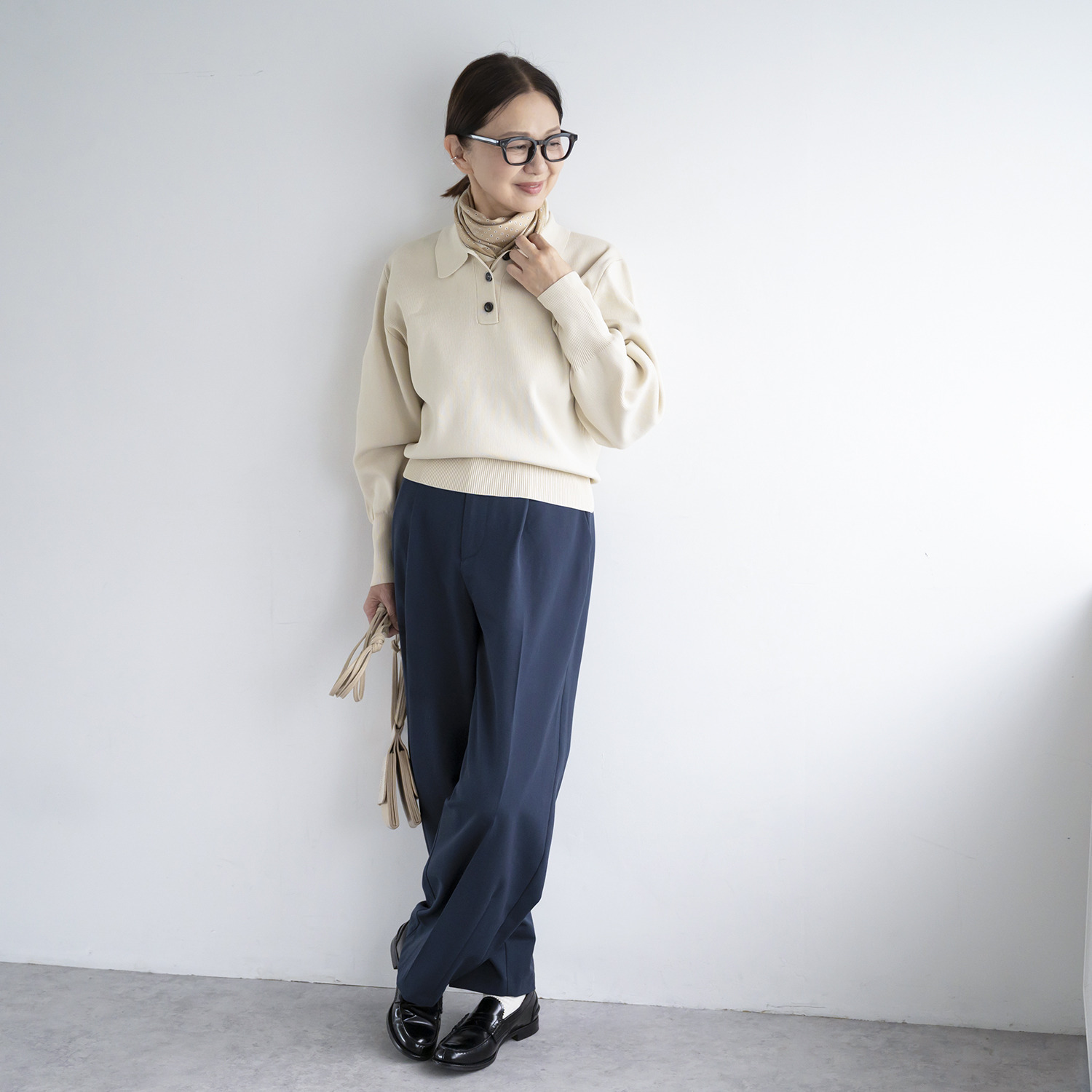 イロプライム ふんわりシルエットの 華やかニットポロシャツ